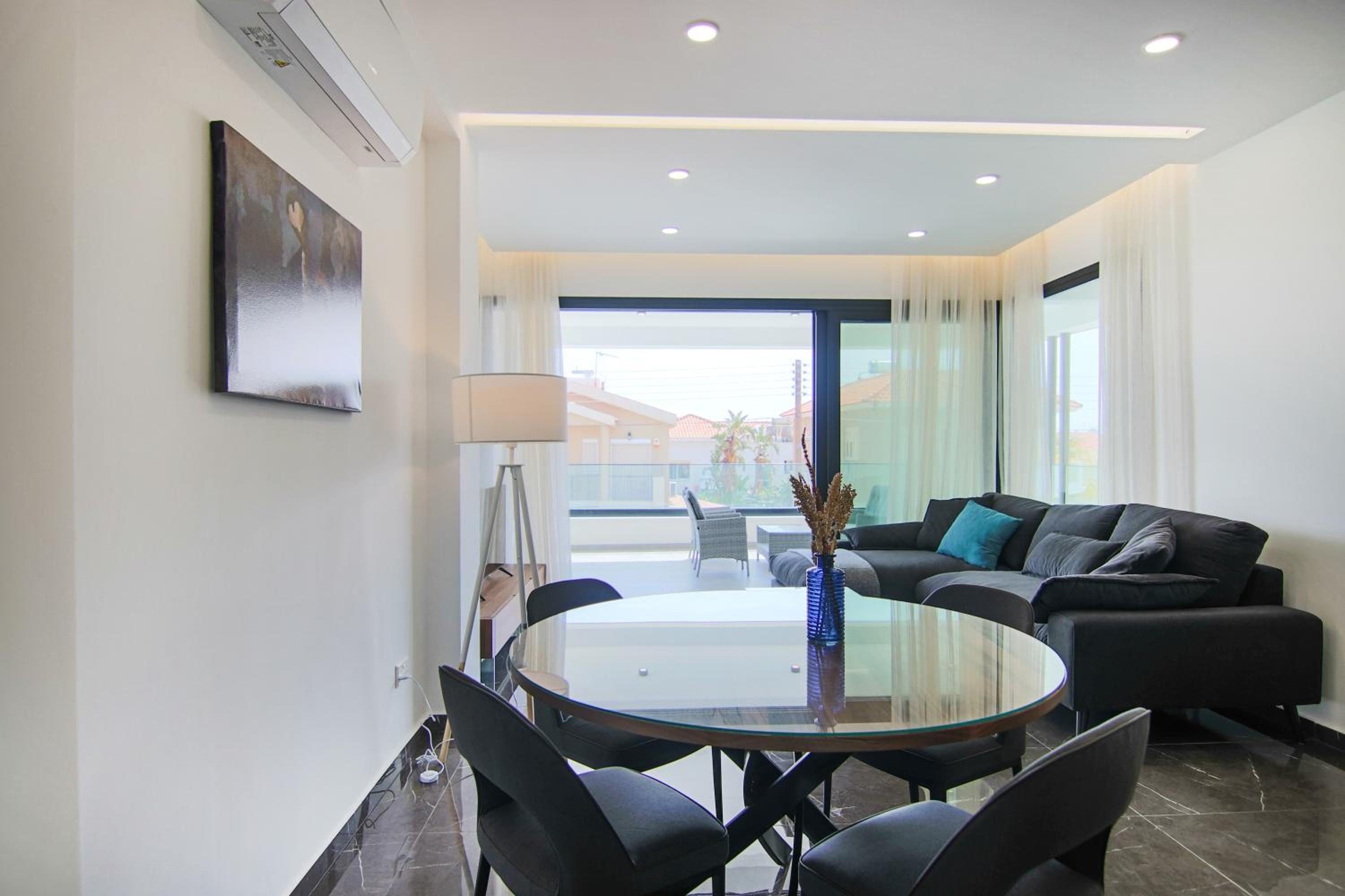 Phaedrus Living: City View Anna Residence 102 view 3