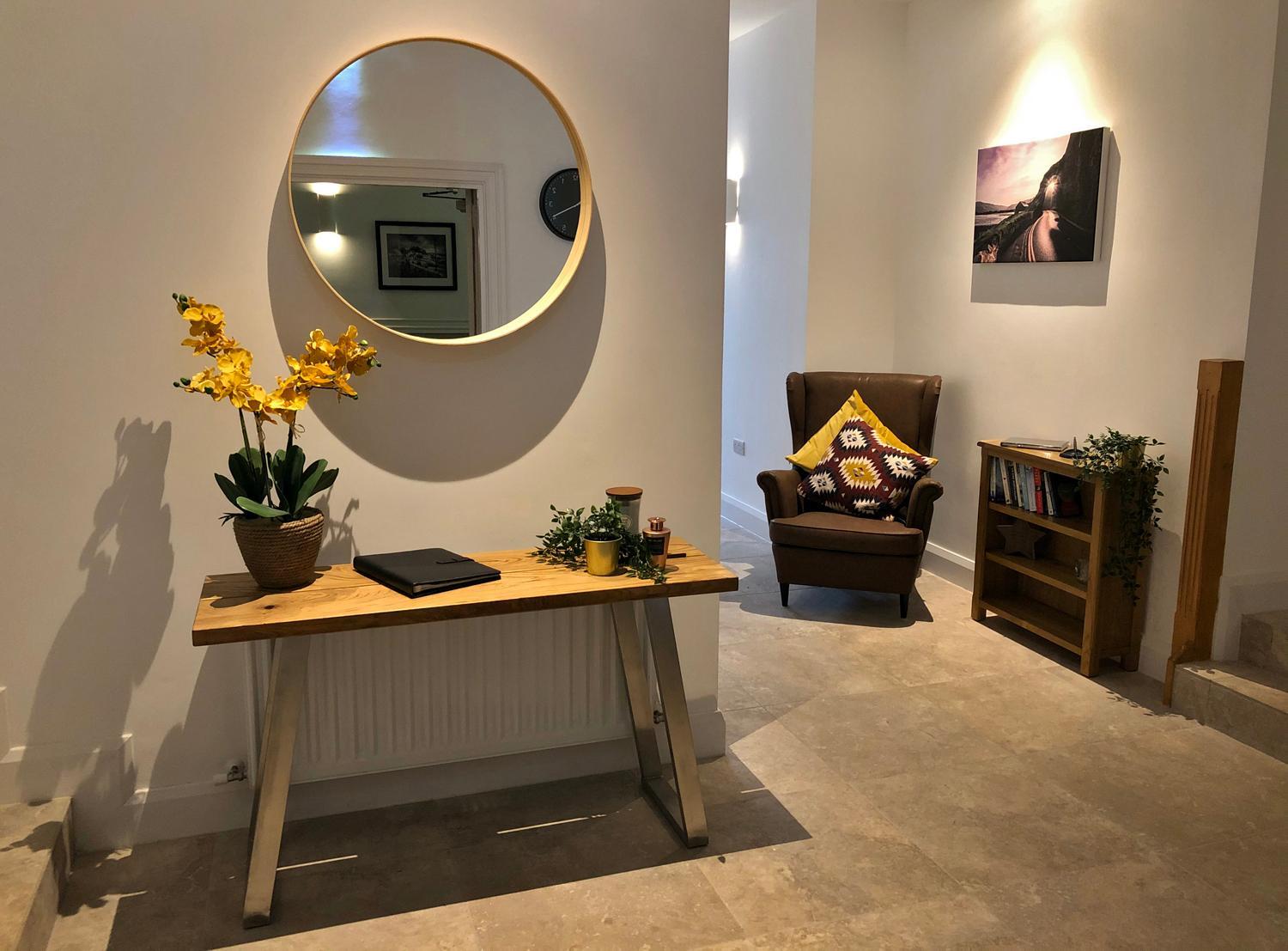 Hotel McNaughton Guestrooms - Image 1