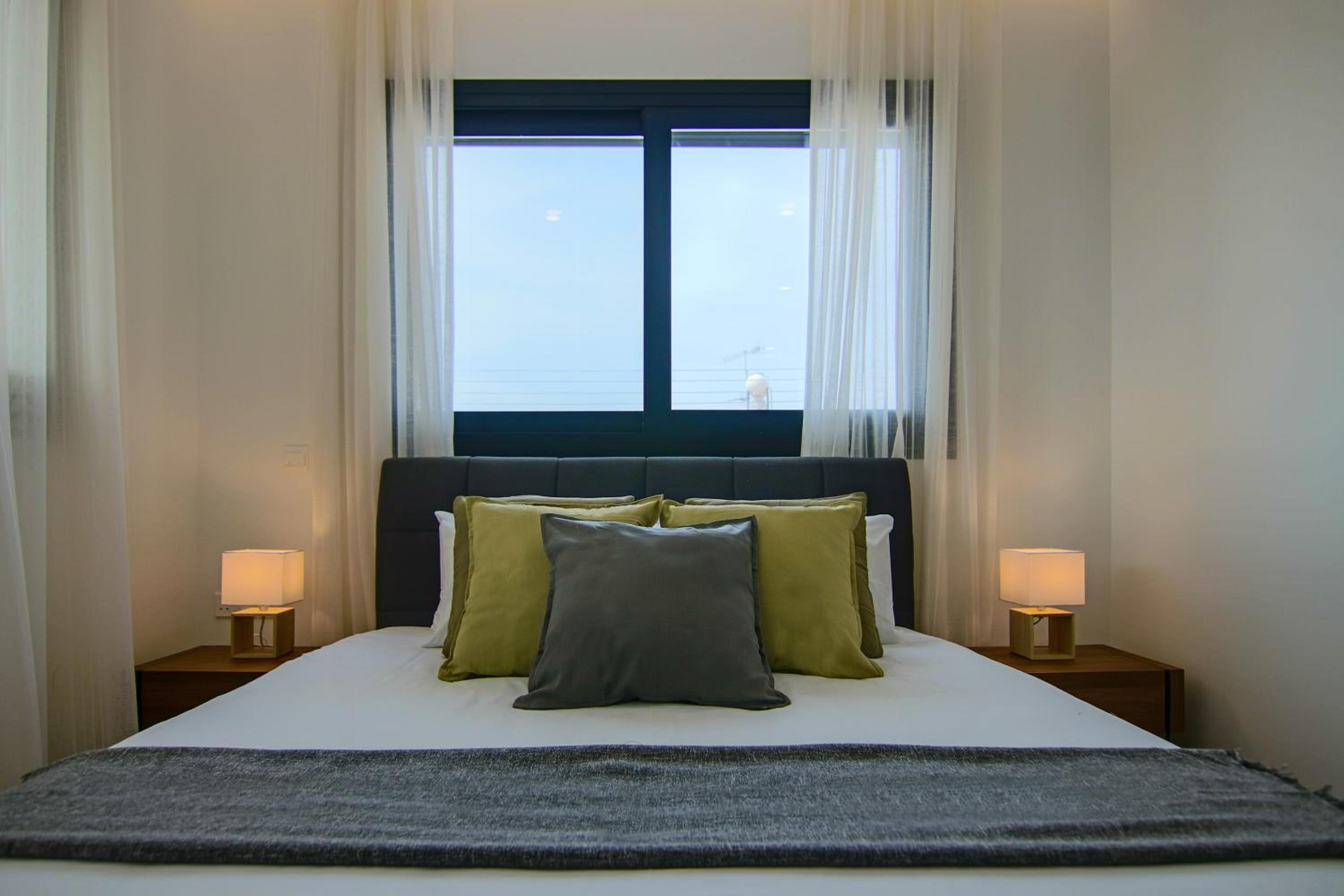 Phaedrus Living: Sea View Anna Residence 201