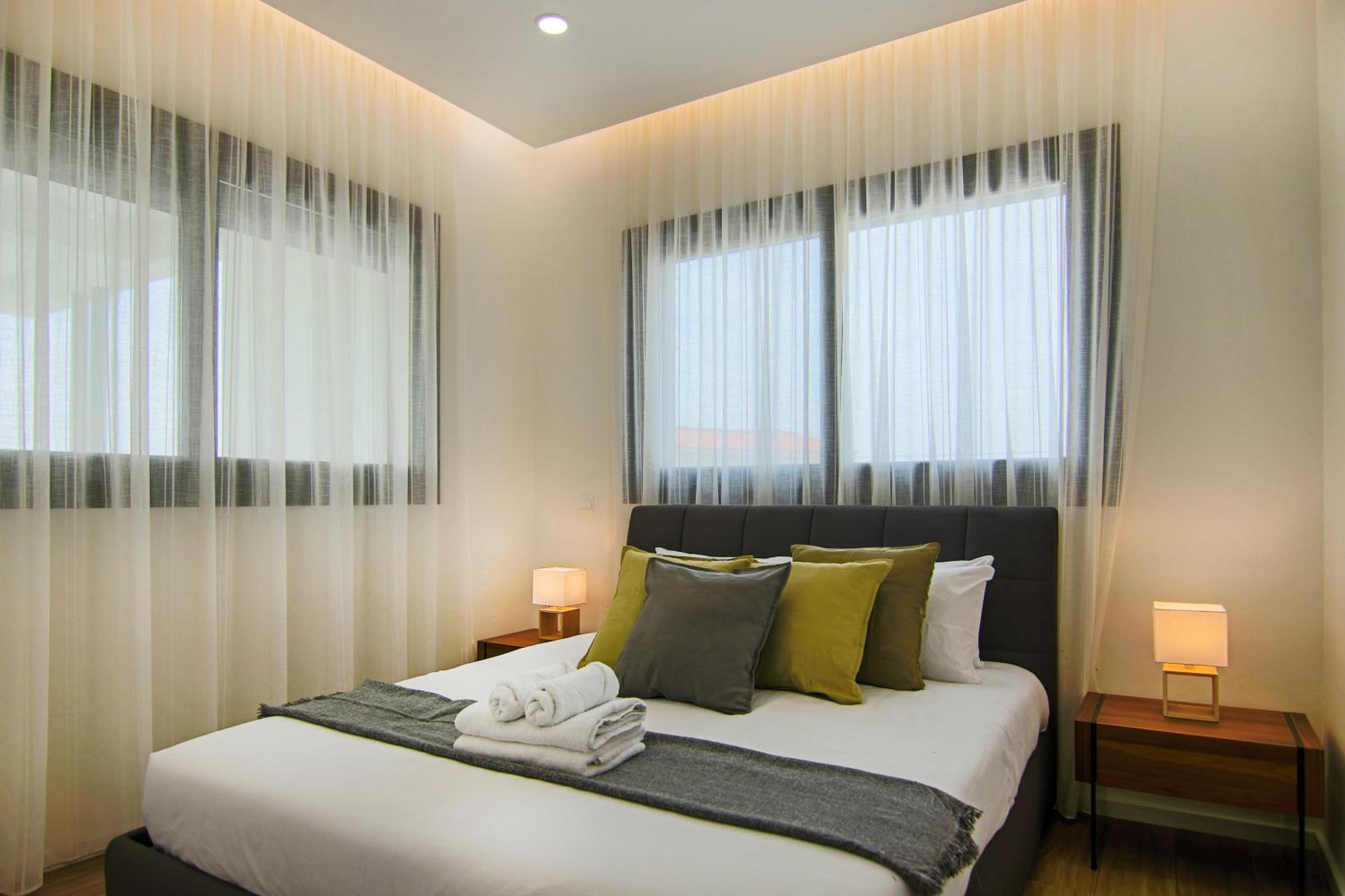 Phaedrus Living: Sea View Anna Residence 201