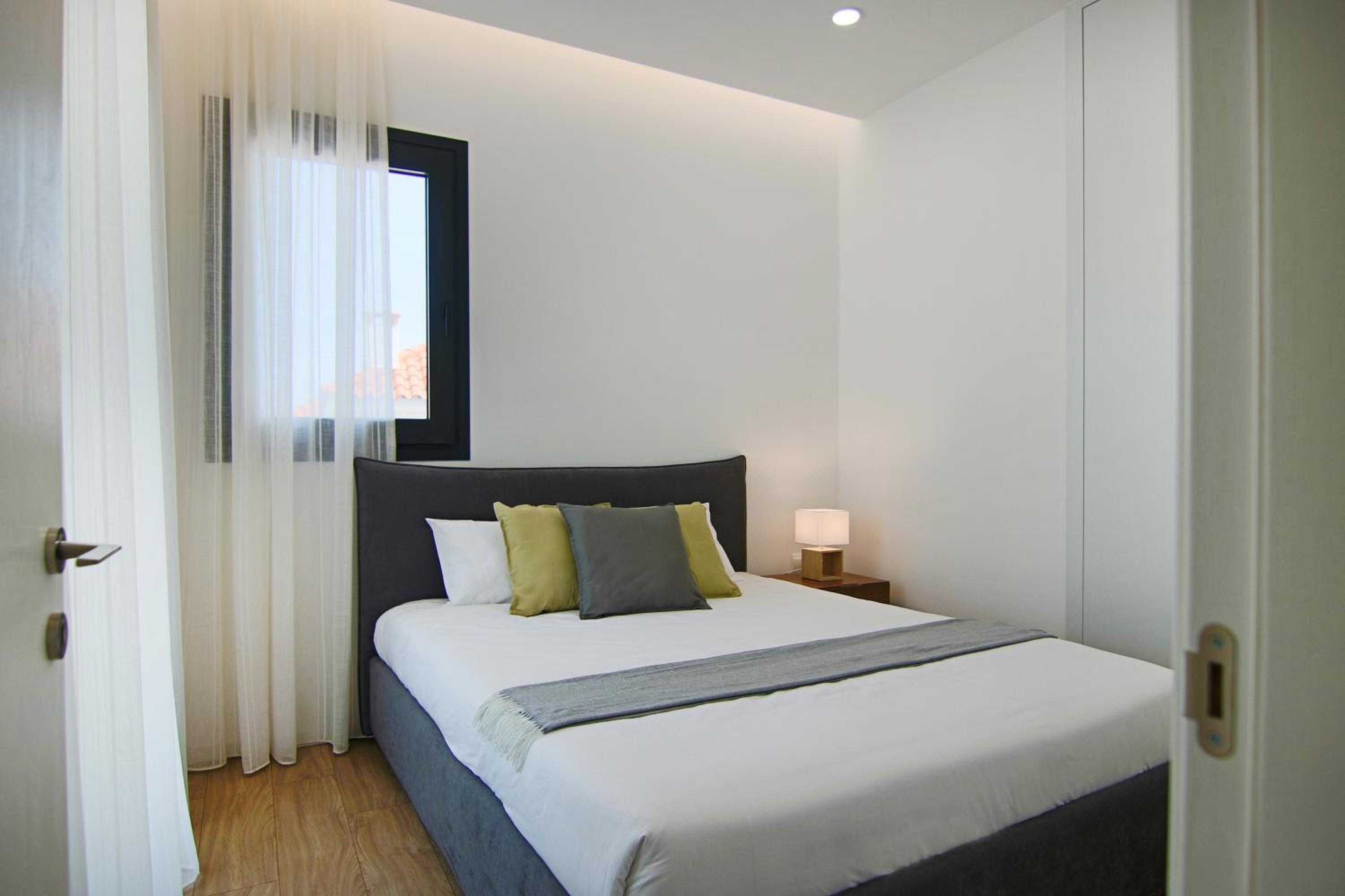 Phaedrus Living: Sea View Anna Residence 202