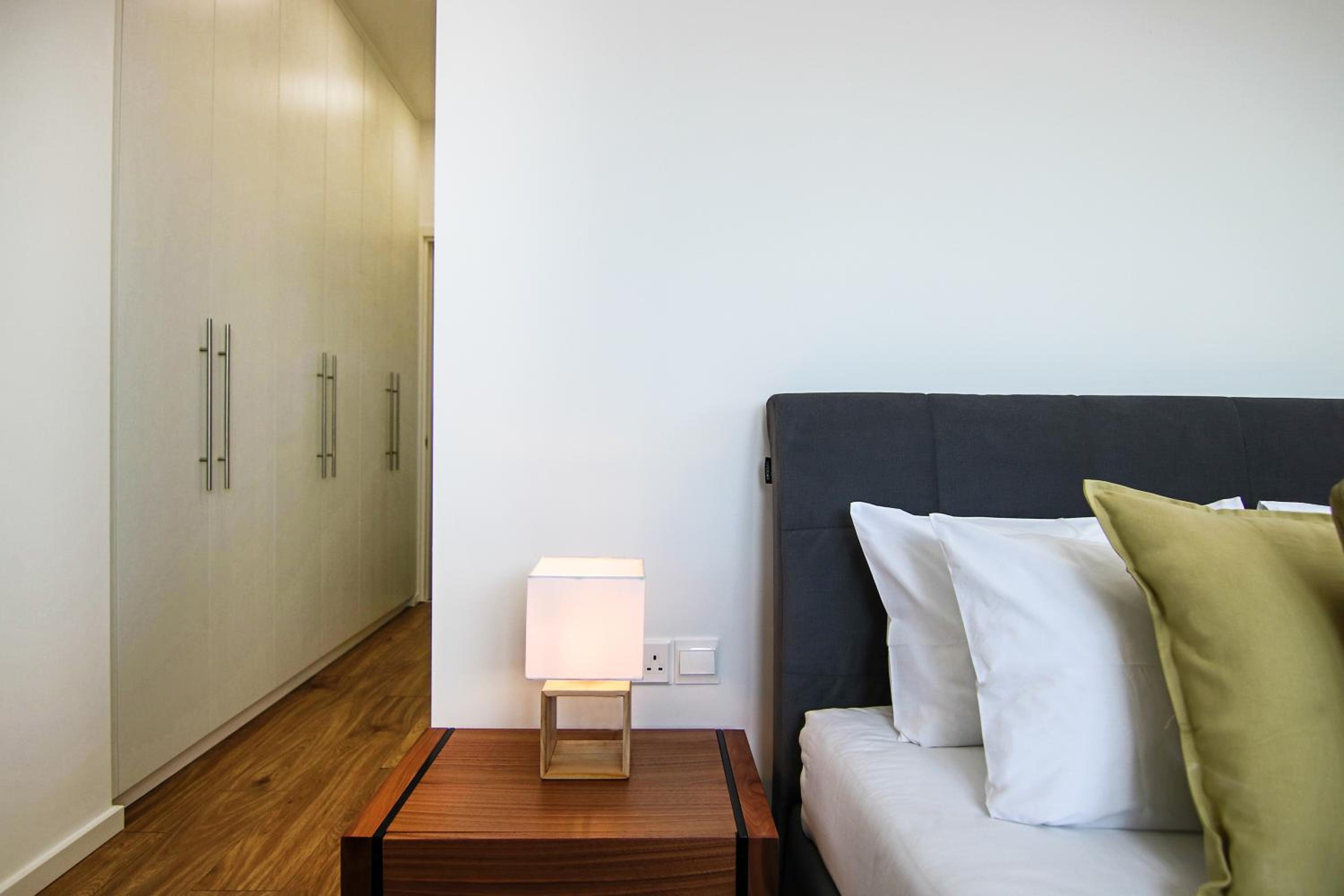 Phaedrus Living: Sea View Anna Residence 202