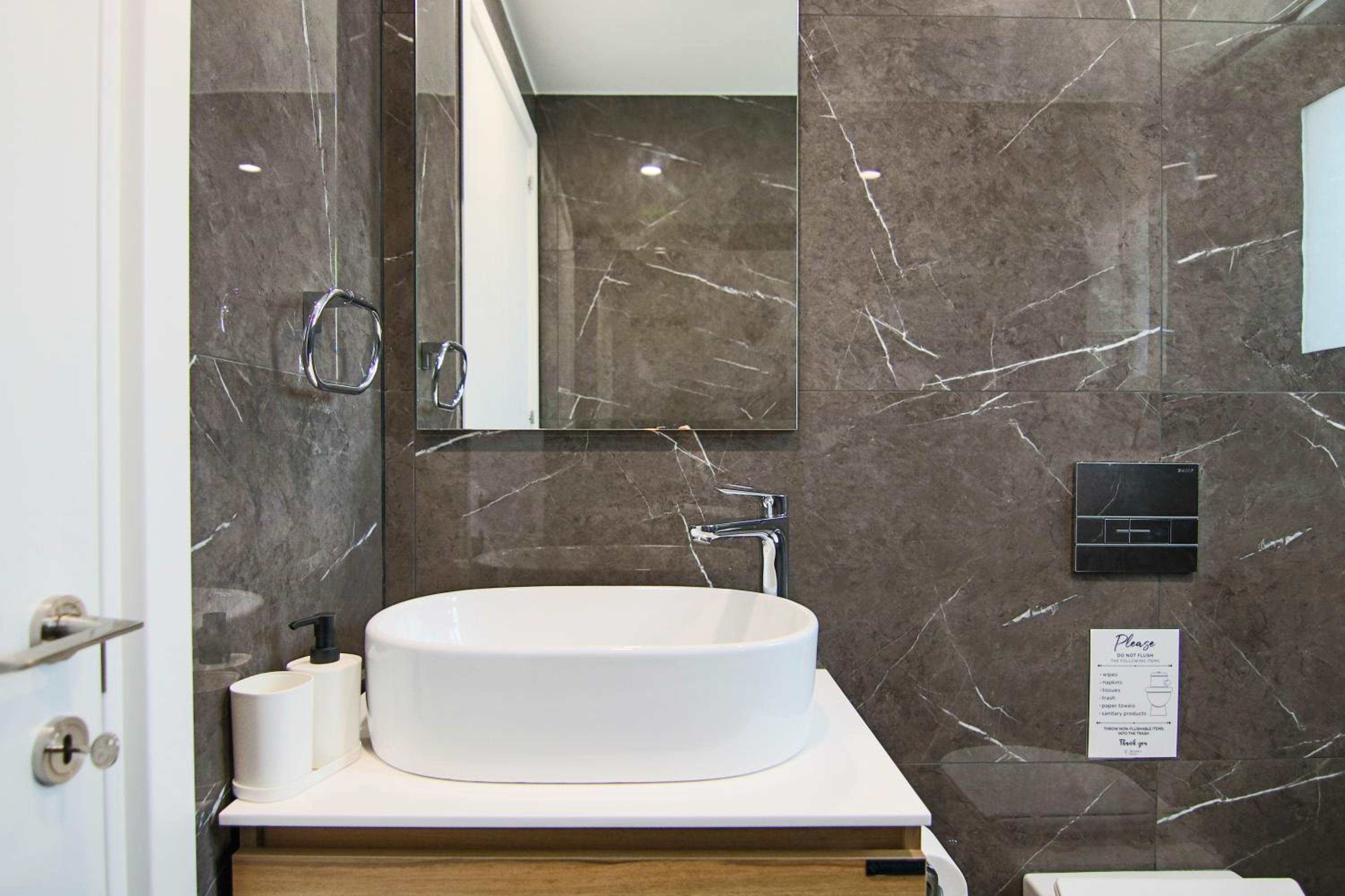 Phaedrus Living: Sea View Anna Residence 202