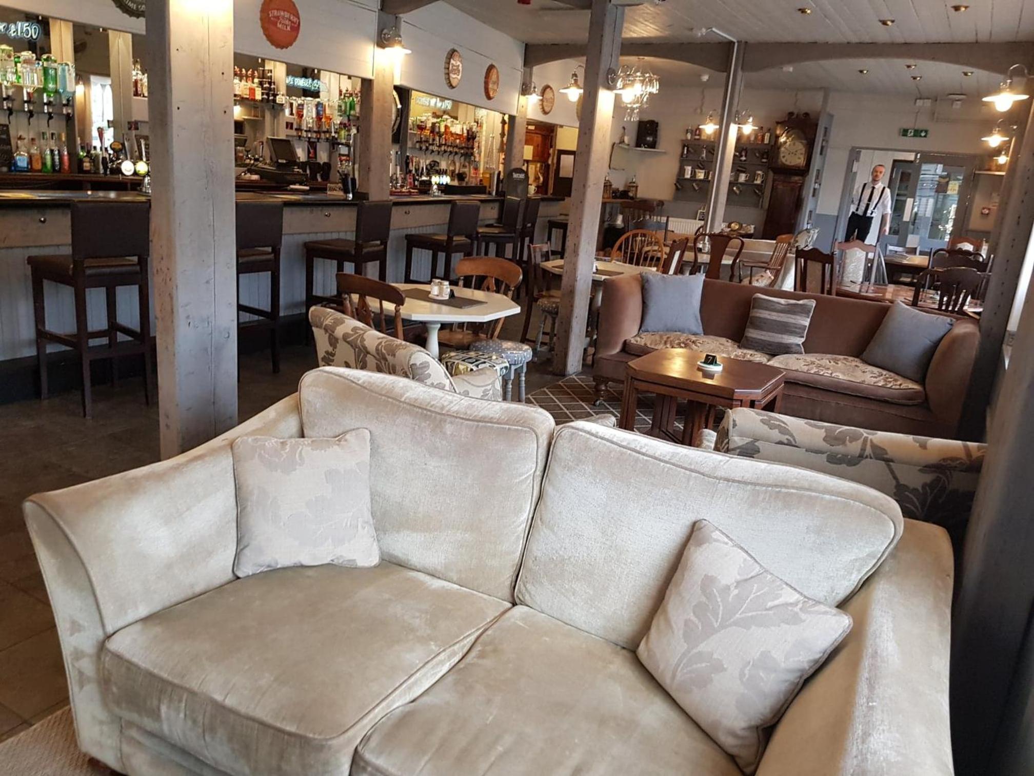 Harbour Moon Inn