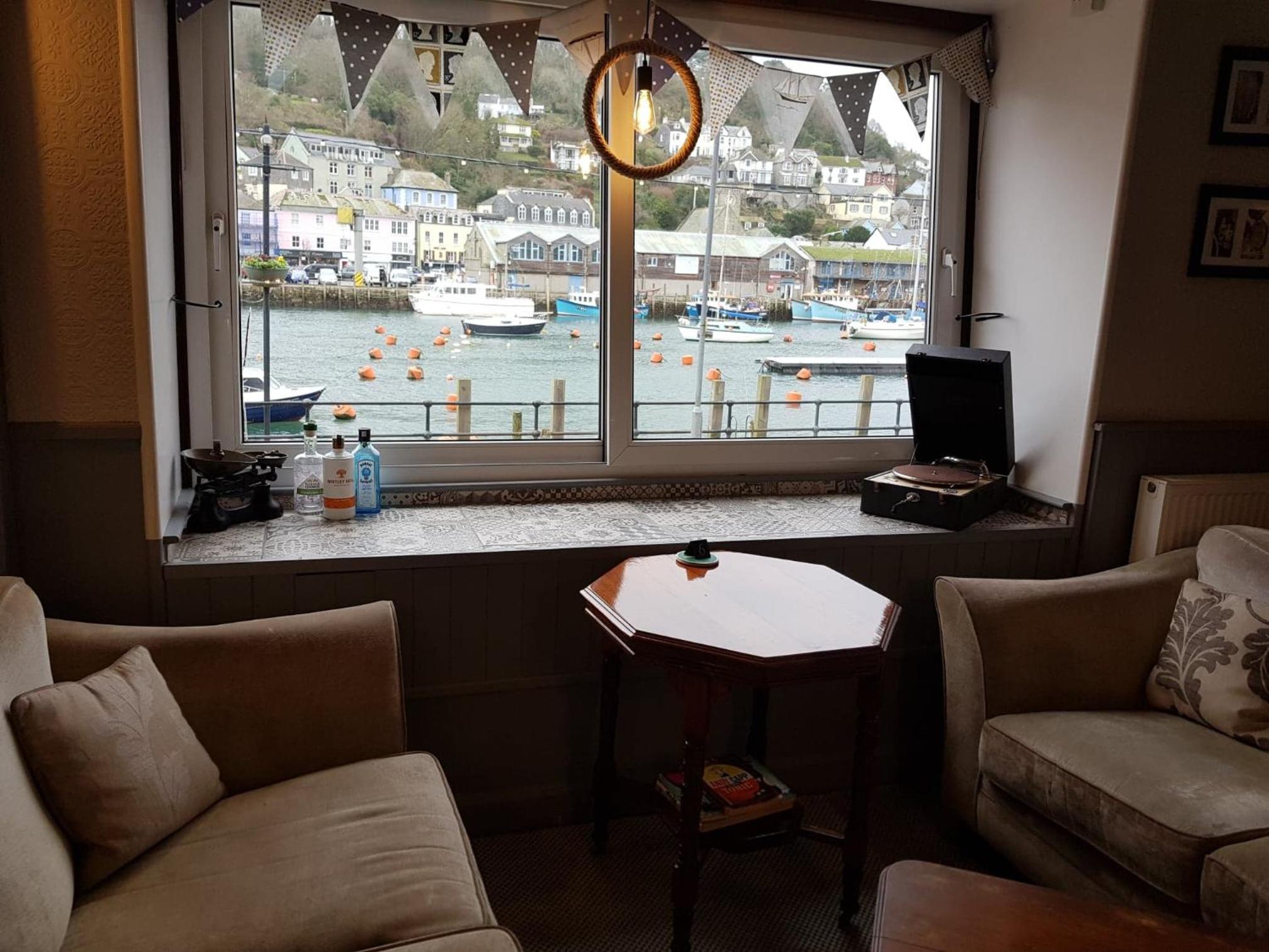 Harbour Moon Inn