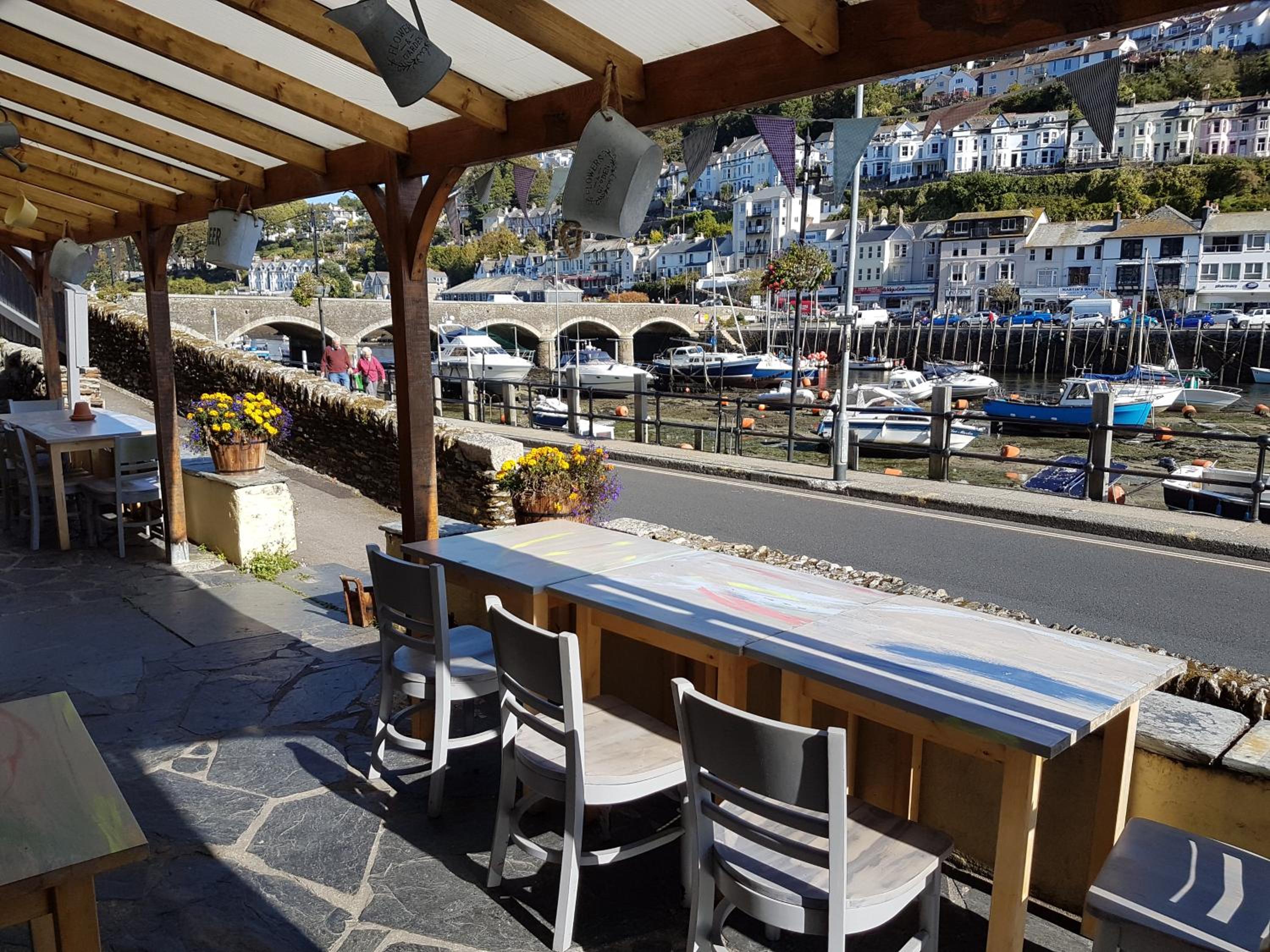 Harbour Moon Inn