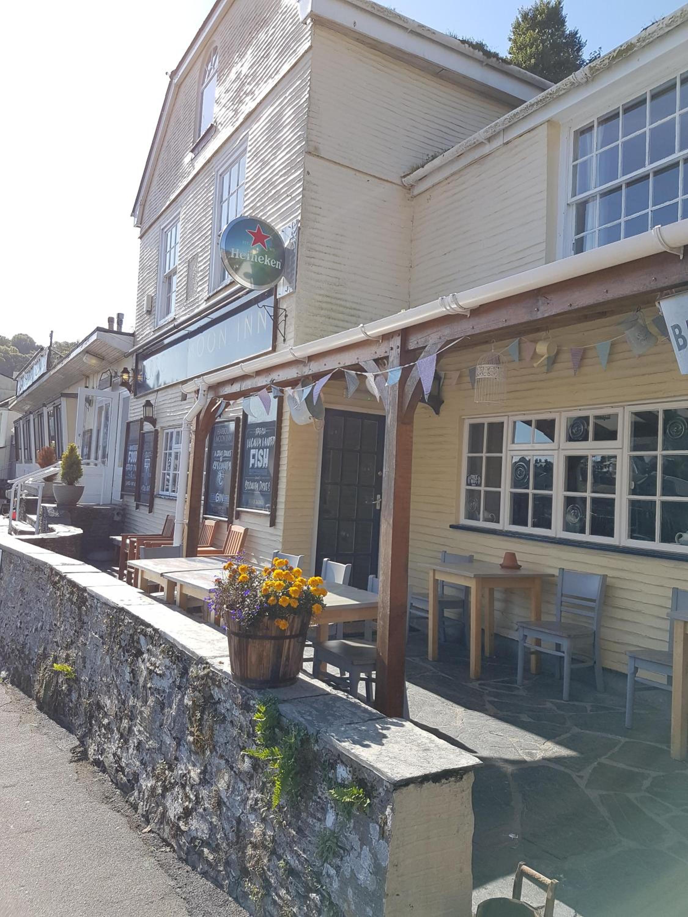 Harbour Moon Inn