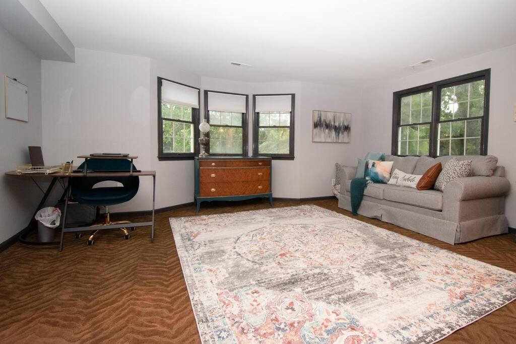 Gorgeous historic Victorian with 8 bedroom/4 baths view 2