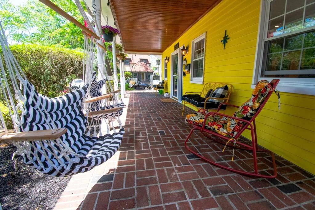Gorgeous historic Victorian with 8 bedroom/4 baths view 4