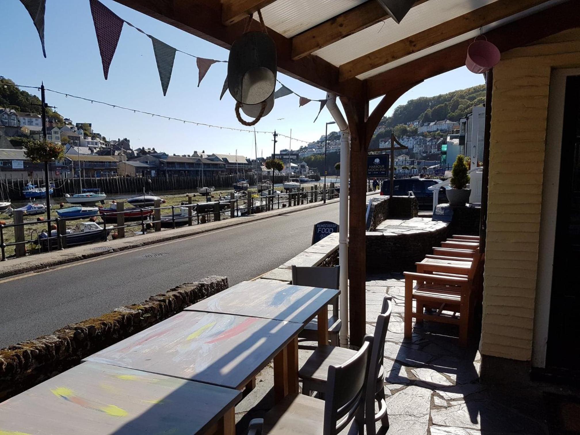 Harbour Moon Inn