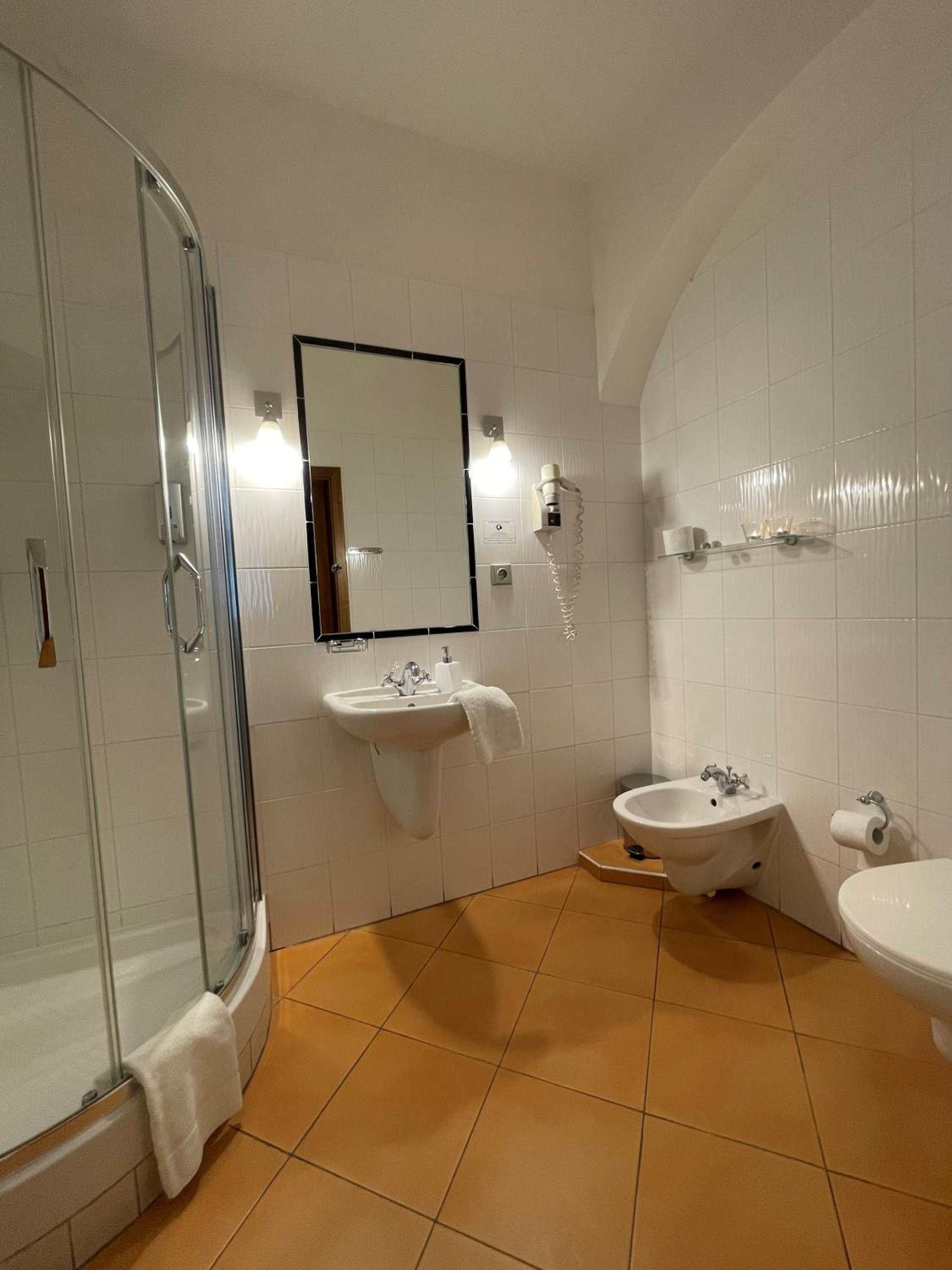 U Cervene zidle - Red Chair Hotel