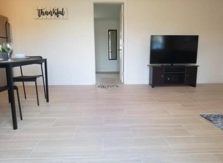 COZY Private Apts in Hollywood By Hard Rock Casino! view 3