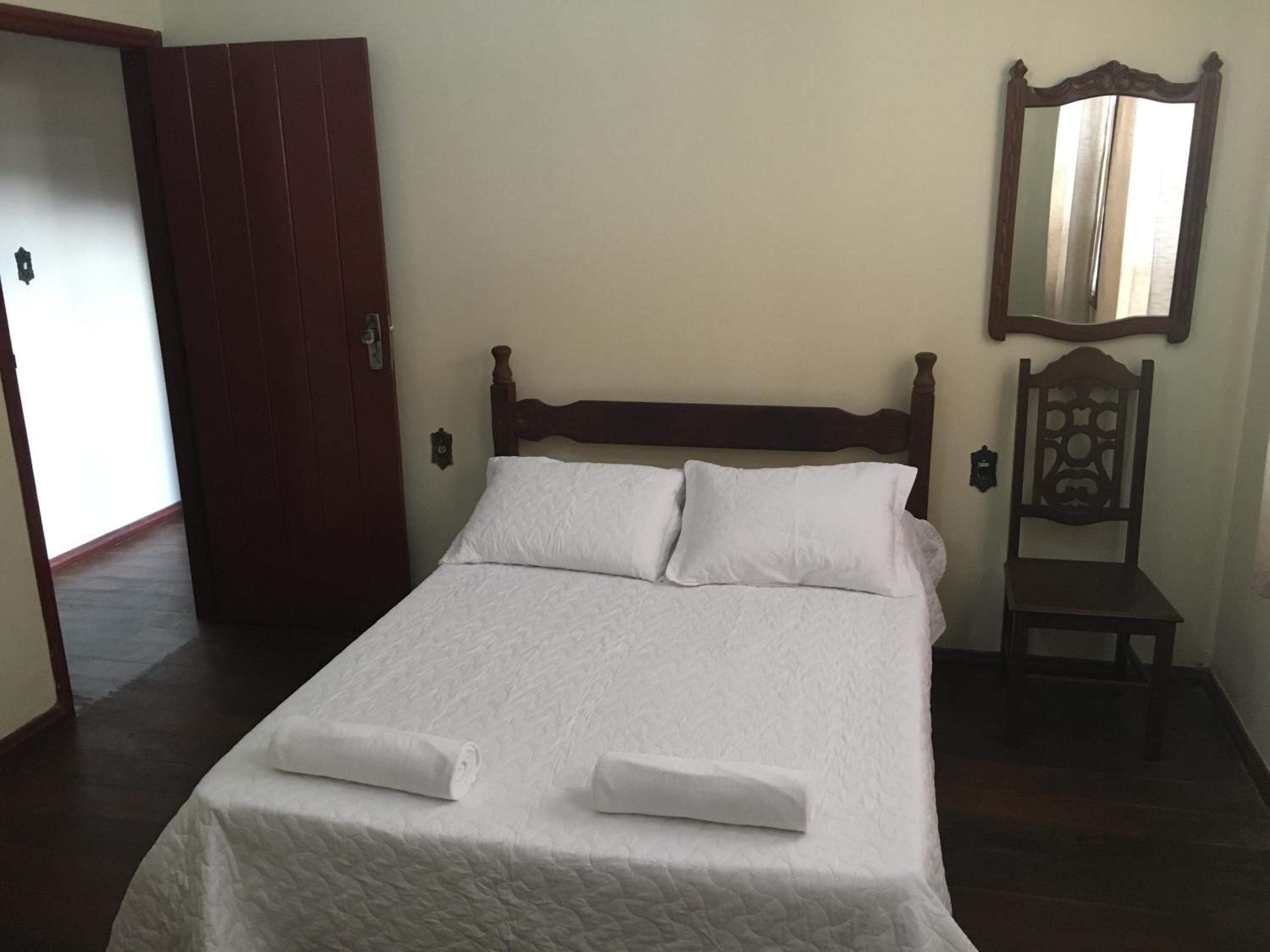 CASA RAIZ cama, café e prosa
