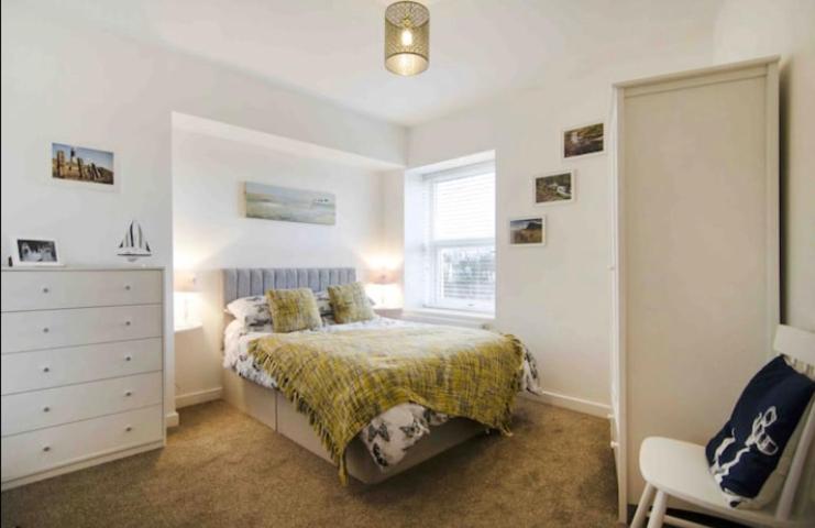 The Bonting beautiful three bed townhouse near harbour and beach view 5