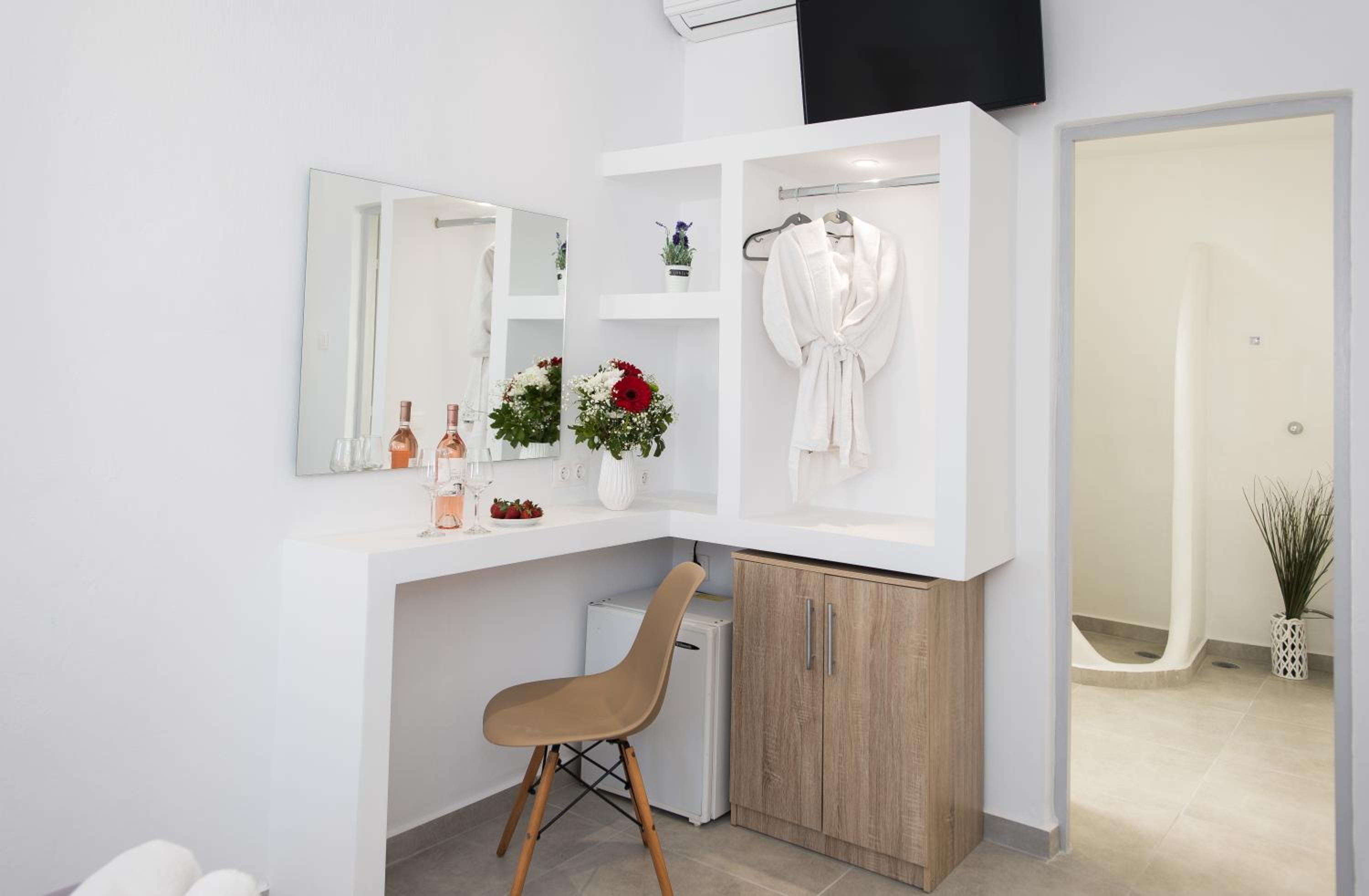 Myconian Little Venice Elite Suites with Sea View view 5