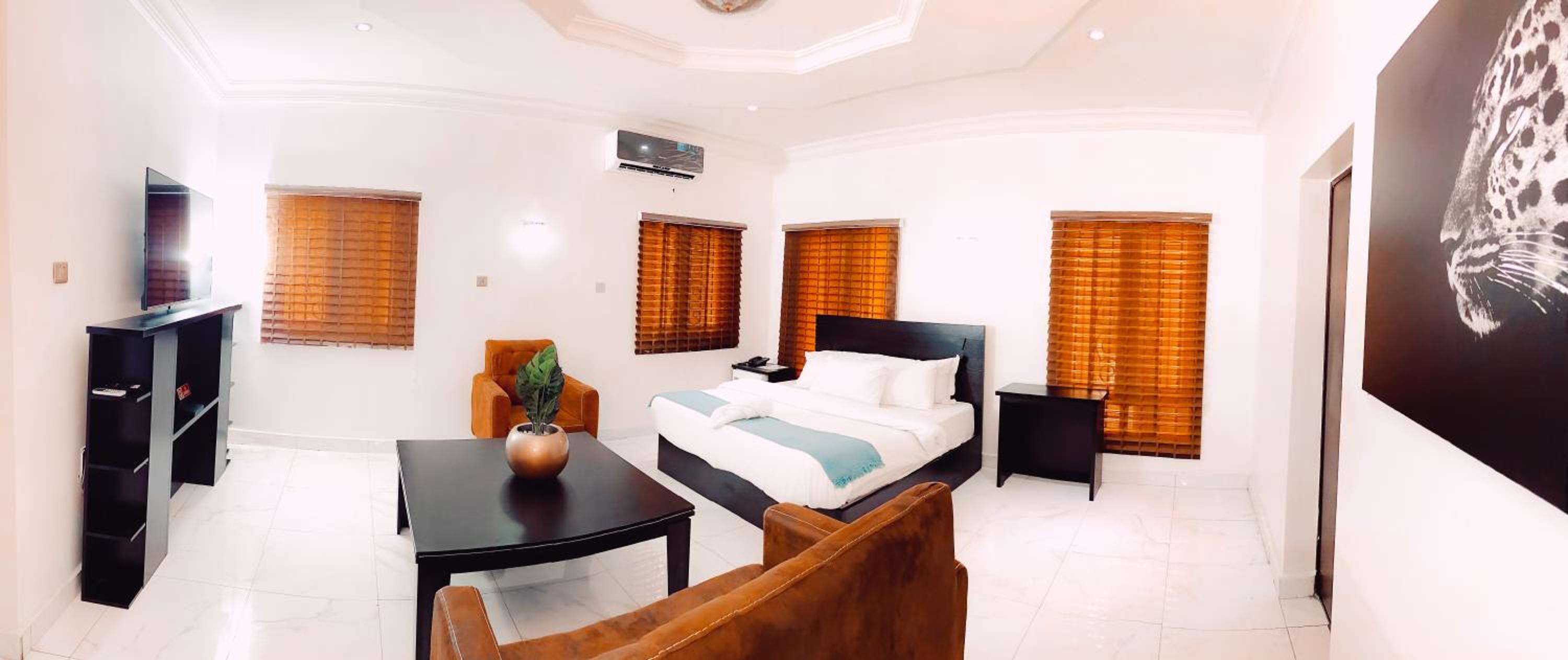 Royal Court Lounge & Boutique Hotel view 3