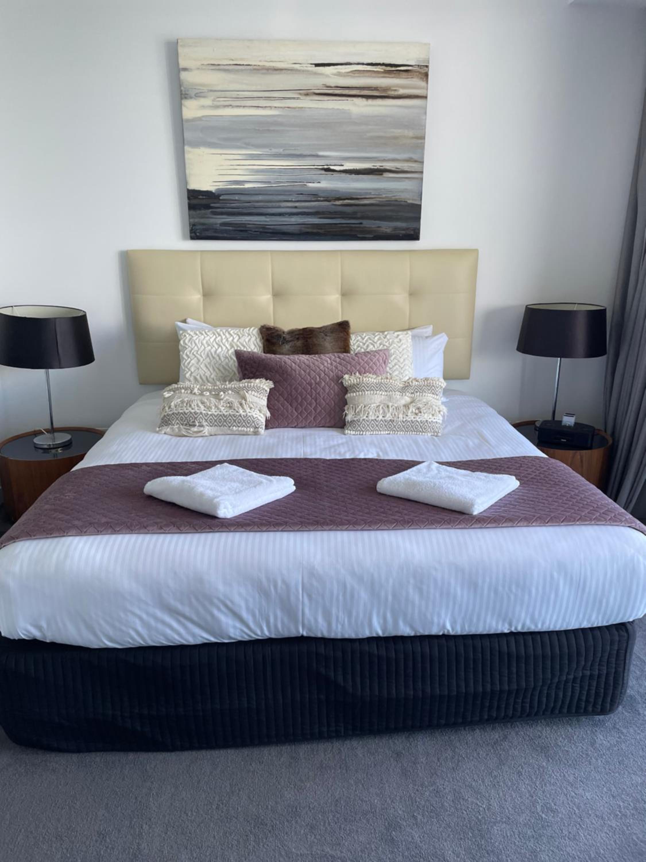 4 Bedroom Huge Sub Penthouse Oracle Level 31 Magnif VIEWS 260m2 Family Skyhome Sleeps 8 Adults and 2 Children, Sofa Bed Portacot, High Chair Central to Eve