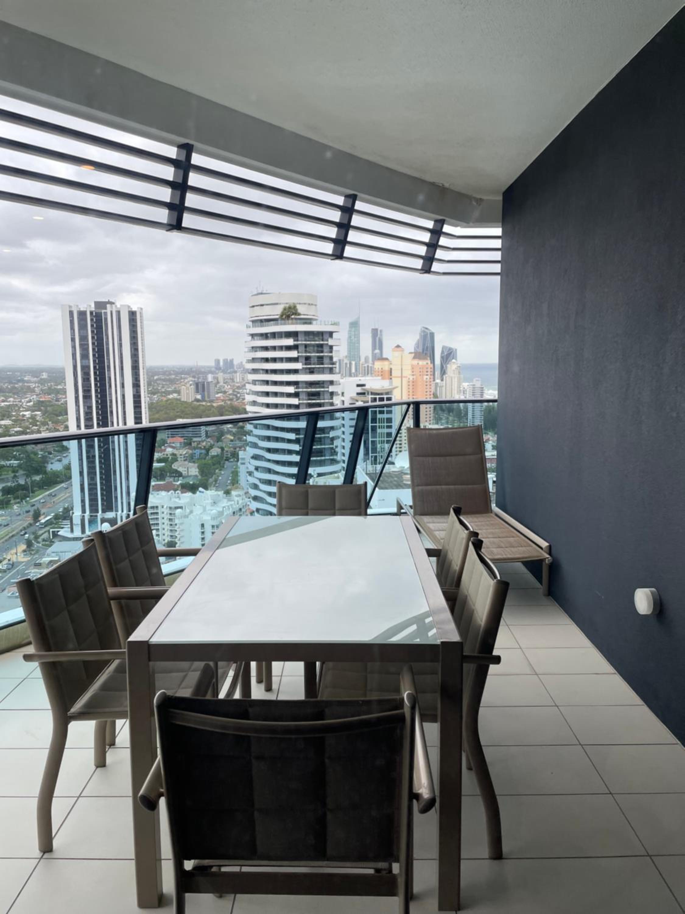 4 Bedroom Huge Sub Penthouse Oracle Level 31 Magnif VIEWS 260m2 Family Skyhome Sleeps 8 Adults and 2 Children, Sofa Bed Portacot, High Chair Central to Eve