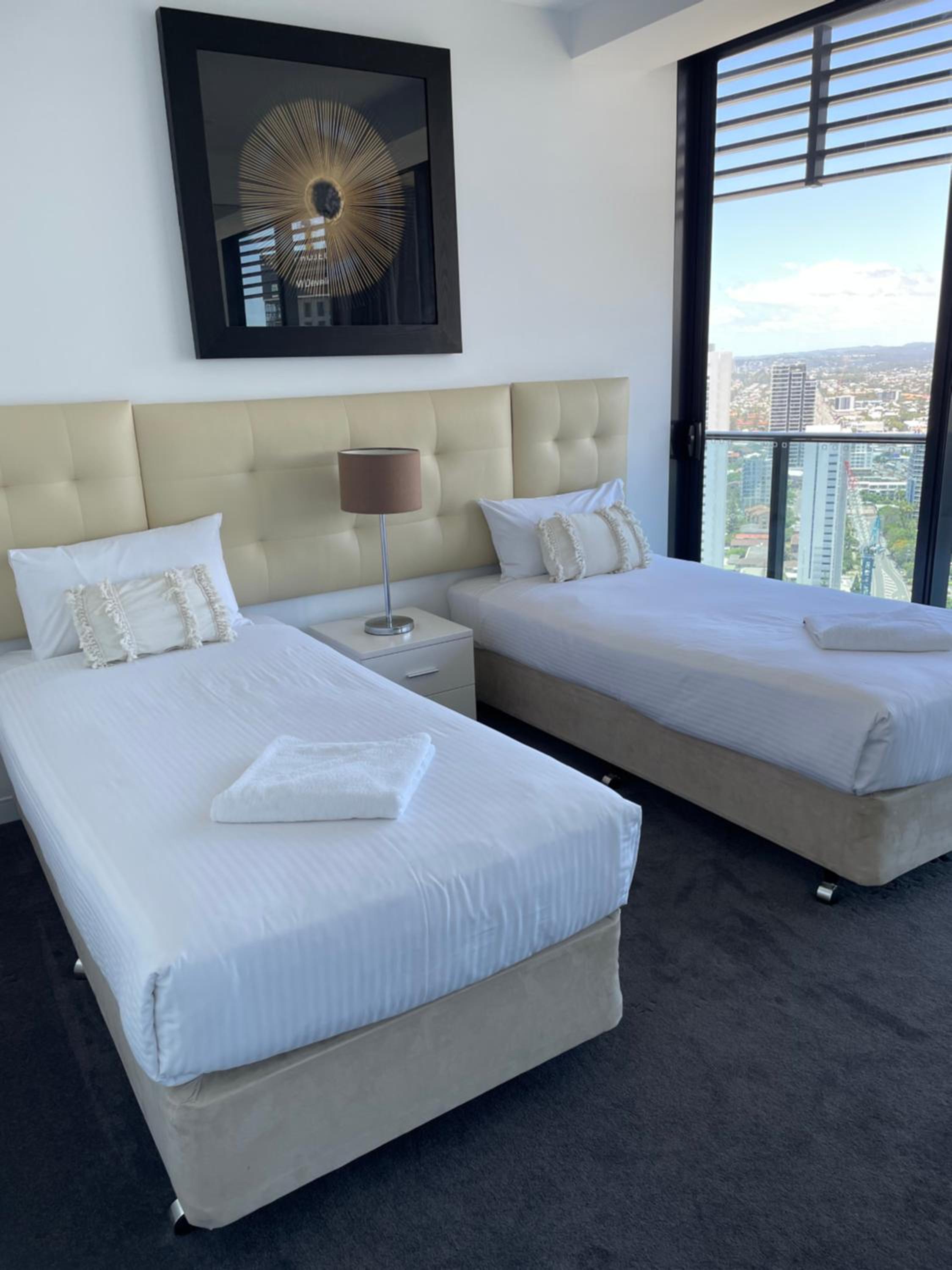 4 Bedroom Huge Sub Penthouse Oracle Level 31 Magnif VIEWS 260m2 Family Skyhome Sleeps 8 Adults and 2 Children, Sofa Bed Portacot, High Chair Central to Eve