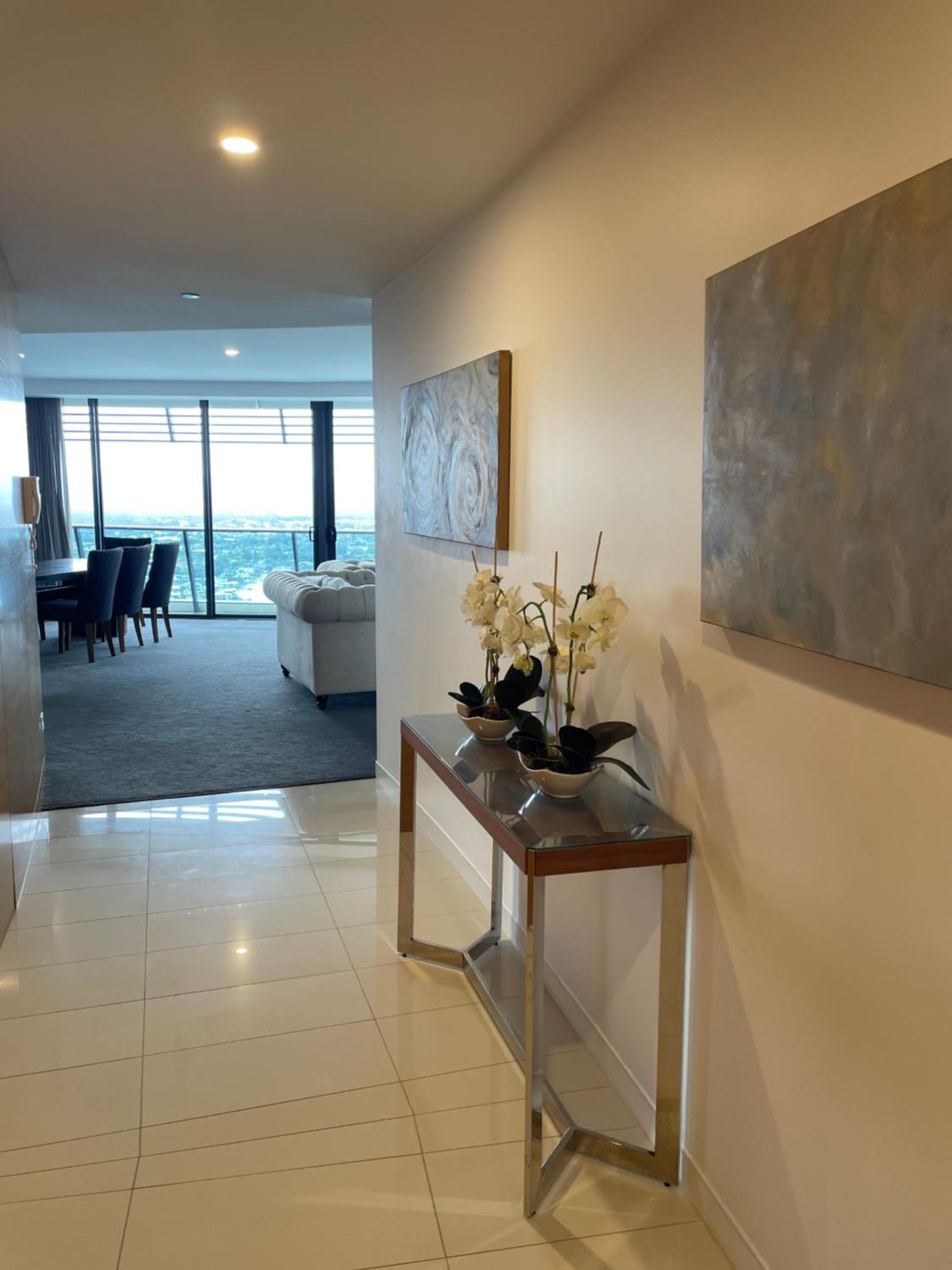 4 Bedroom Huge Sub Penthouse Oracle Level 31 Magnif VIEWS 260m2 Family Skyhome Sleeps 8 Adults and 2 Children, Sofa Bed Portacot, High Chair Central to Eve
