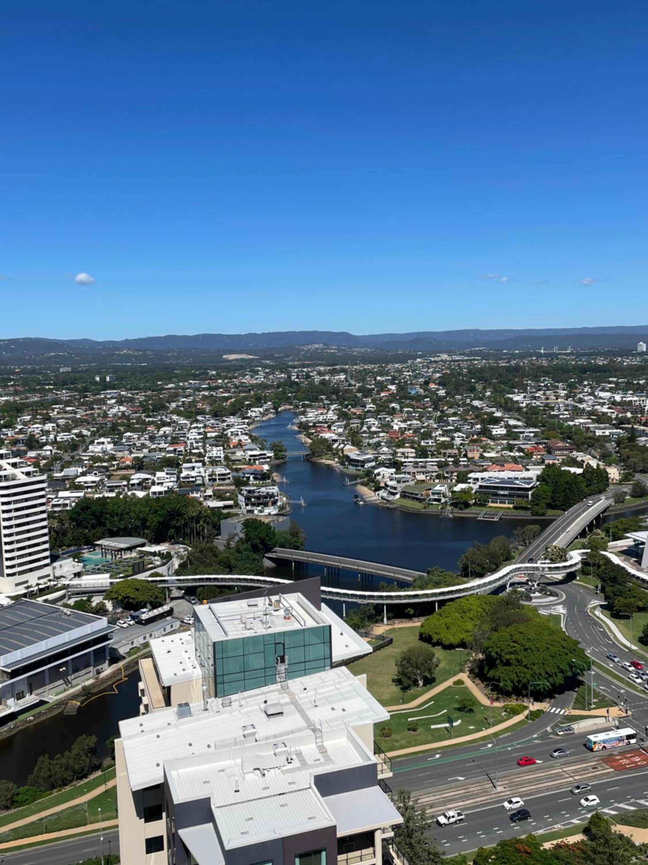 4 Bedroom Huge Sub Penthouse Oracle Level 31 Magnif VIEWS 260m2 Family Skyhome Sleeps 8 Adults and 2 Children, Sofa Bed Portacot, High Chair Central to Eve