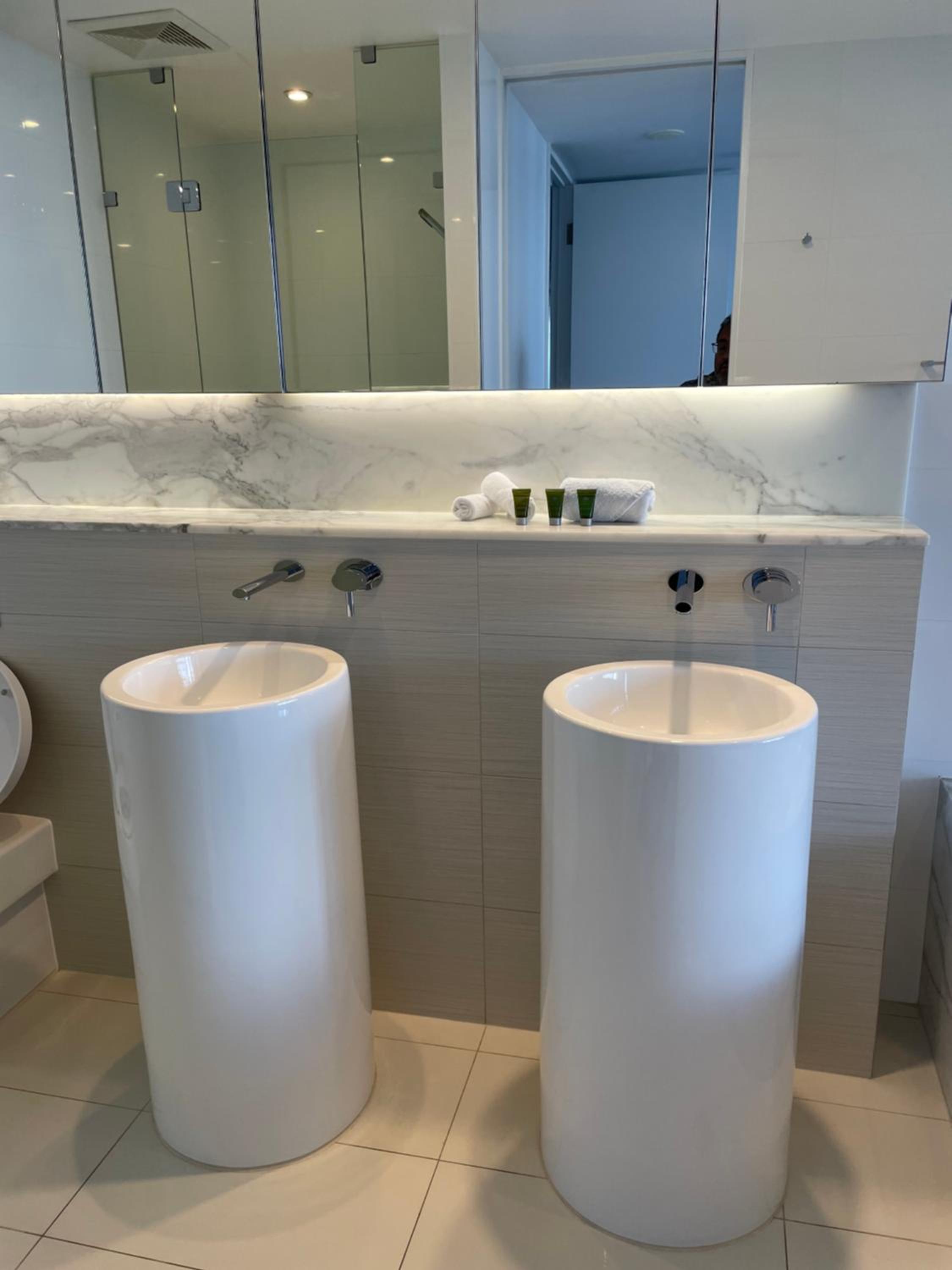 4 Bedroom Huge Sub Penthouse Oracle Level 31 Magnif VIEWS 260m2 Family Skyhome Sleeps 8 Adults and 2 Children, Sofa Bed Portacot, High Chair Central to Eve