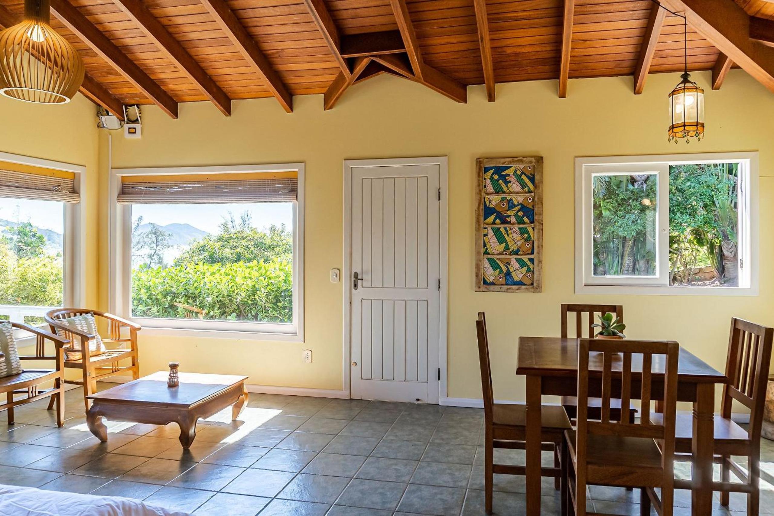 Linda casa pé na areia vista para o Ouvidor EGO003