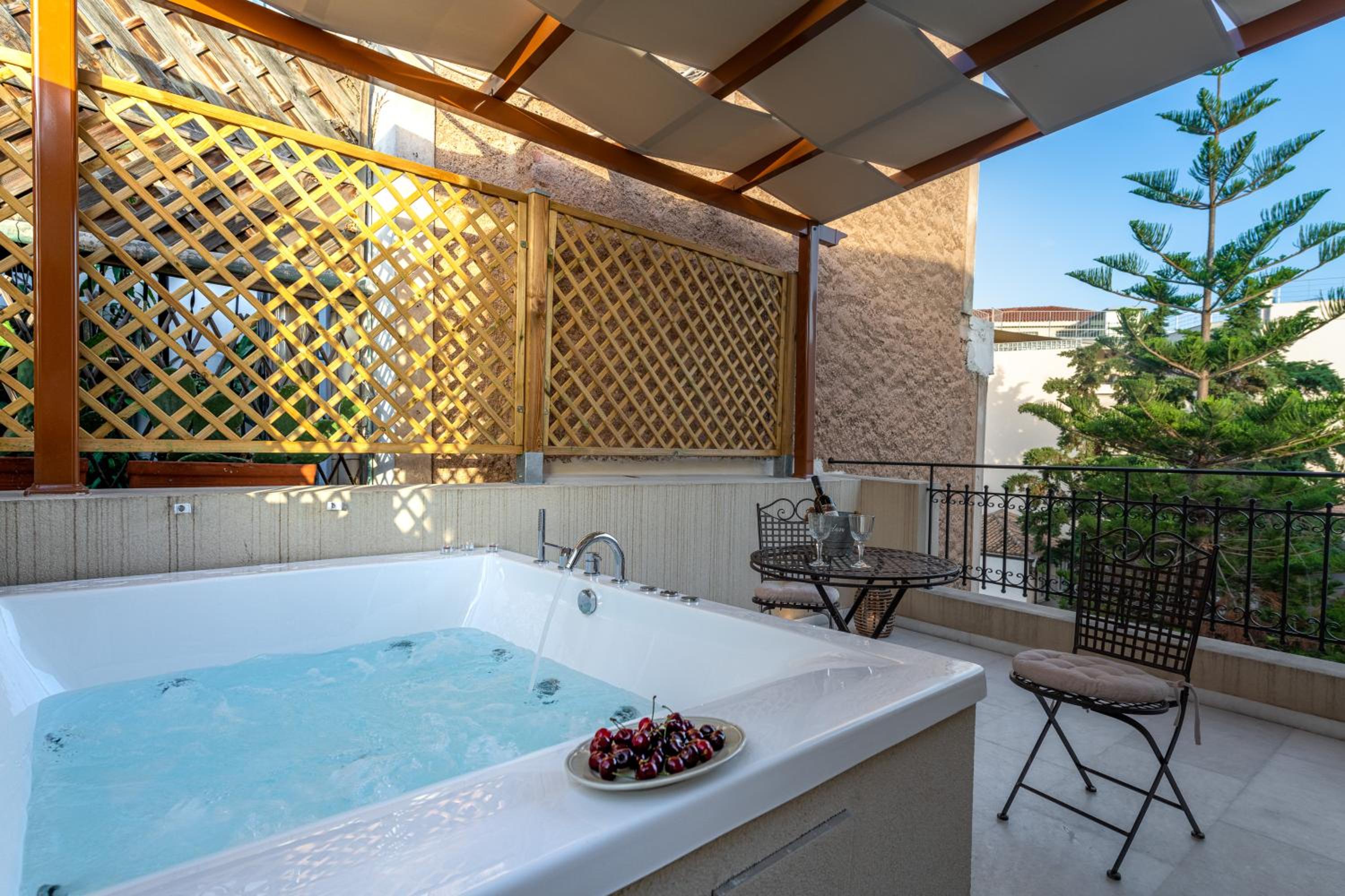 IPELHOME - Plaka Boutique Apartments