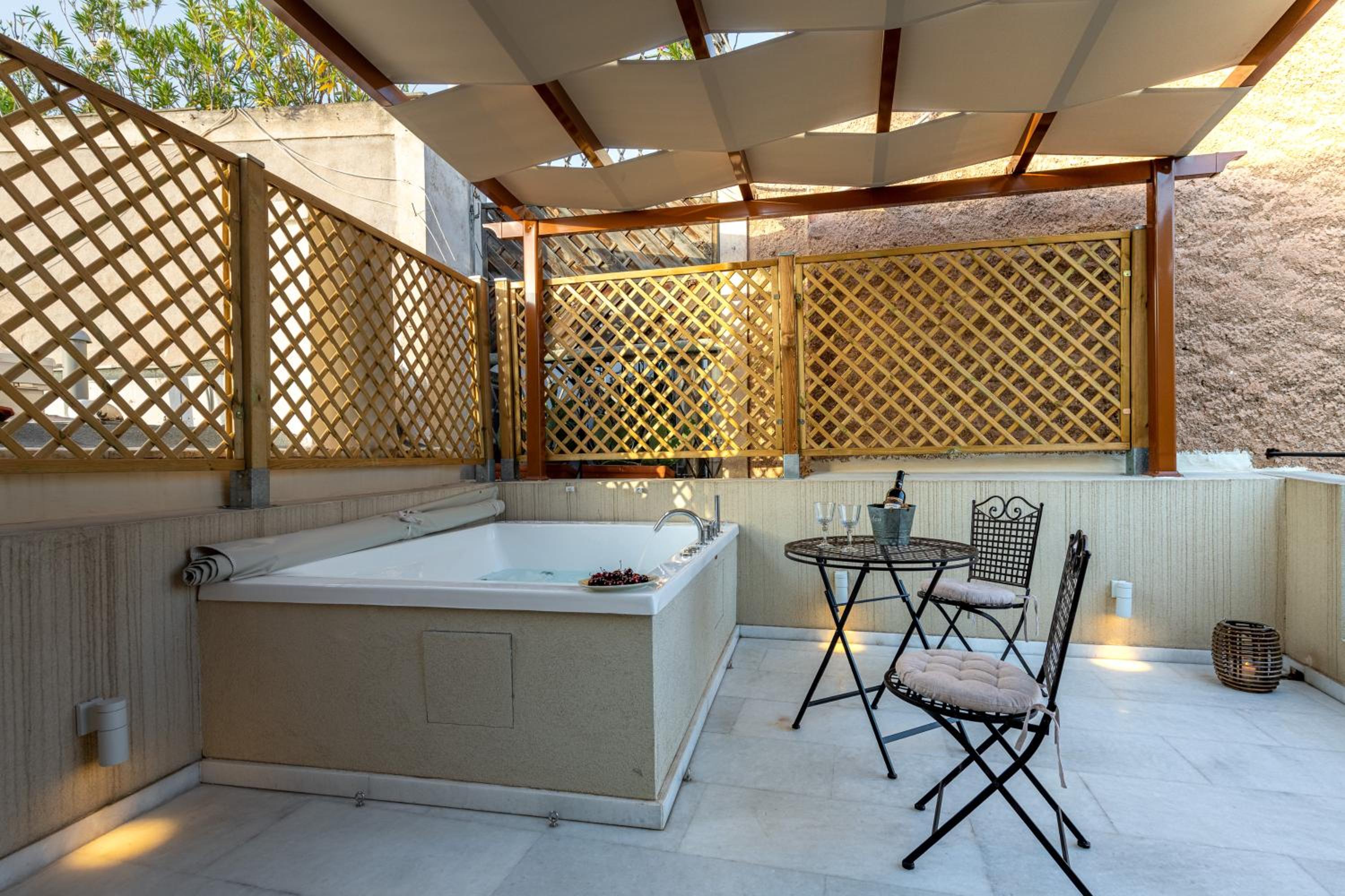 IPELHOME - Plaka Boutique Apartments