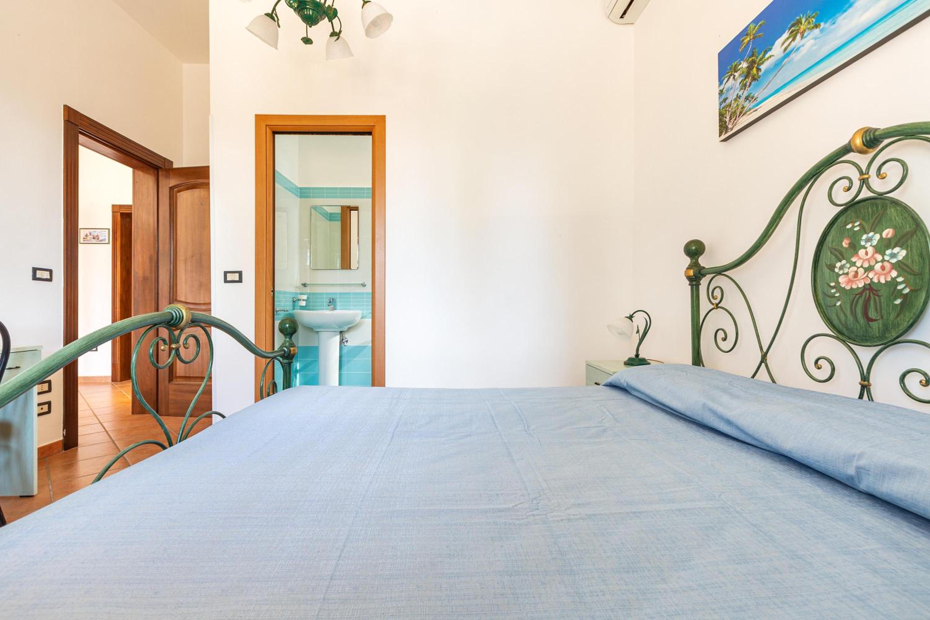 Zeus Apartments by BarbarHouse