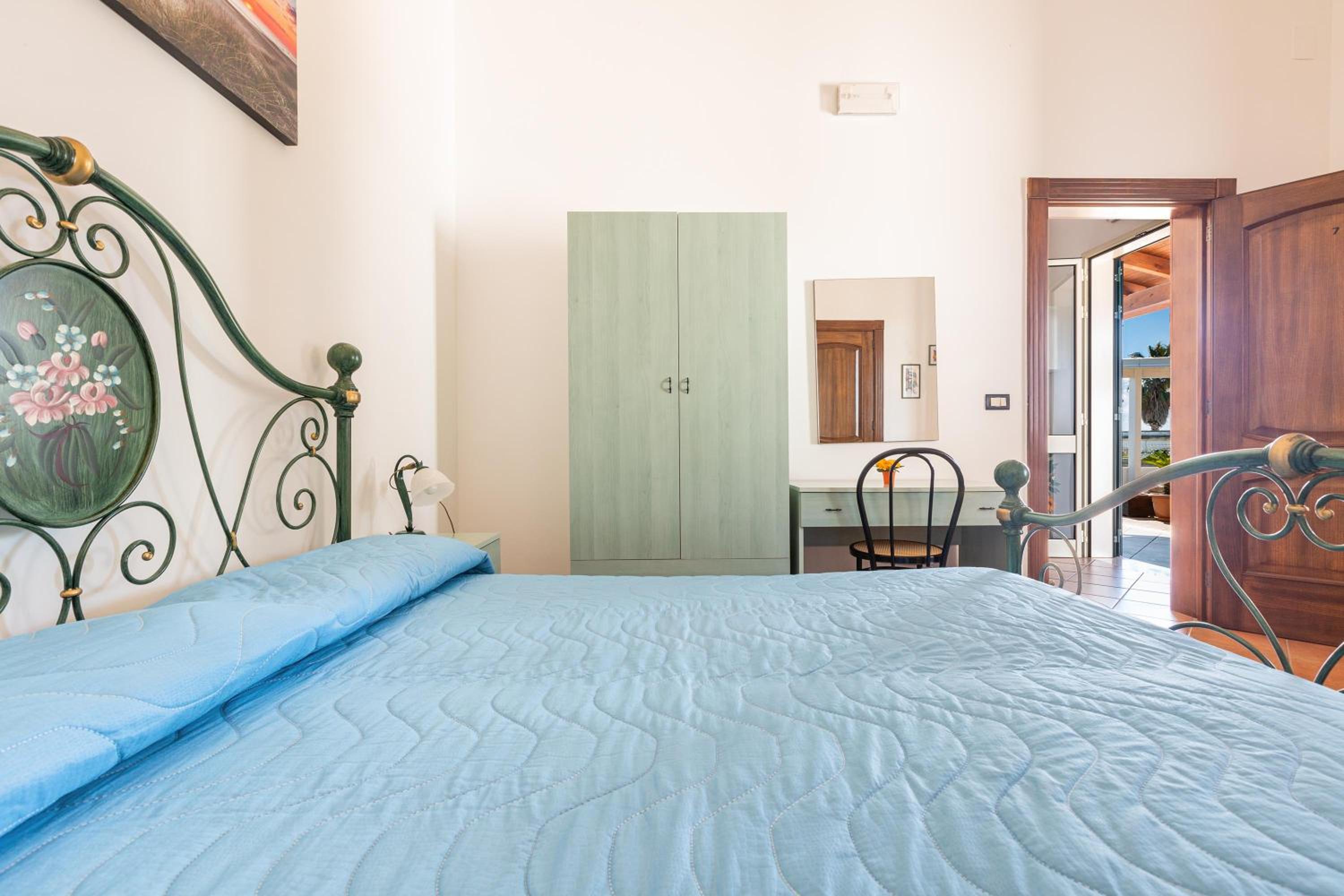 Zeus Apartments by BarbarHouse