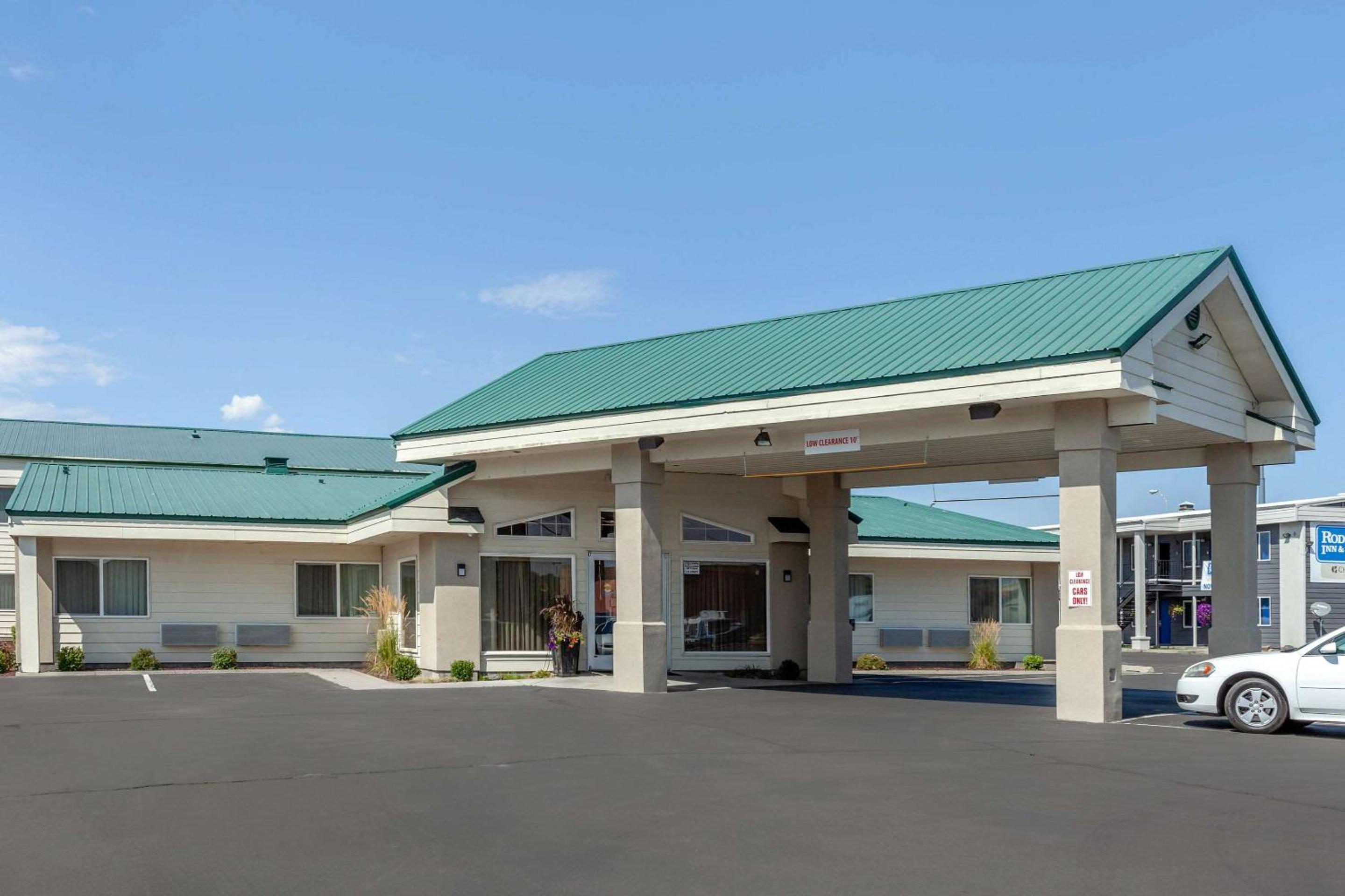 Rodeway Inn & Suites Ontario view 3