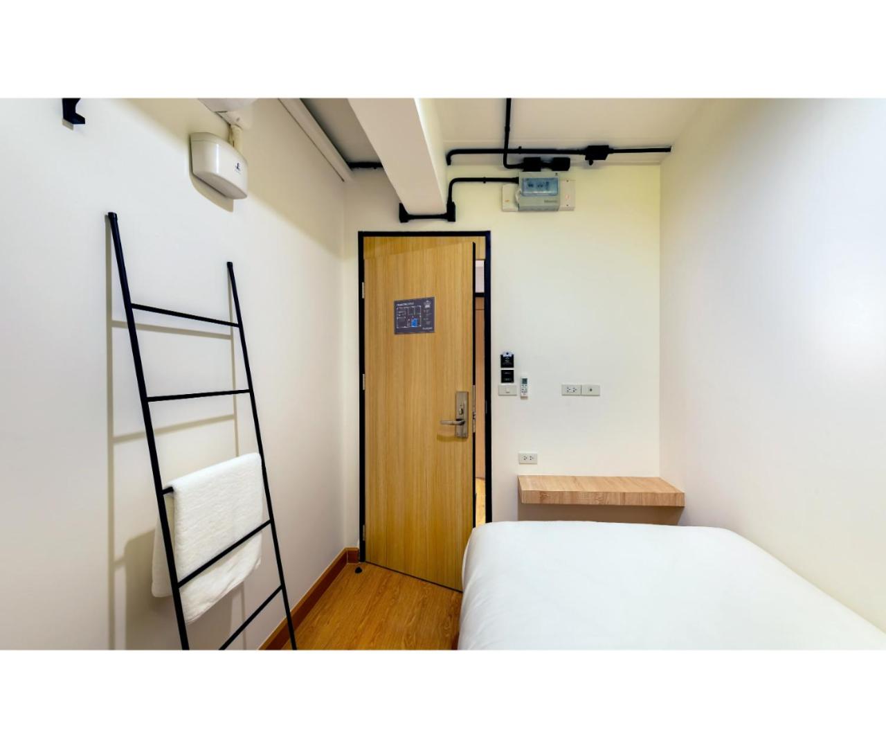 Siam Subway Hostel and Café