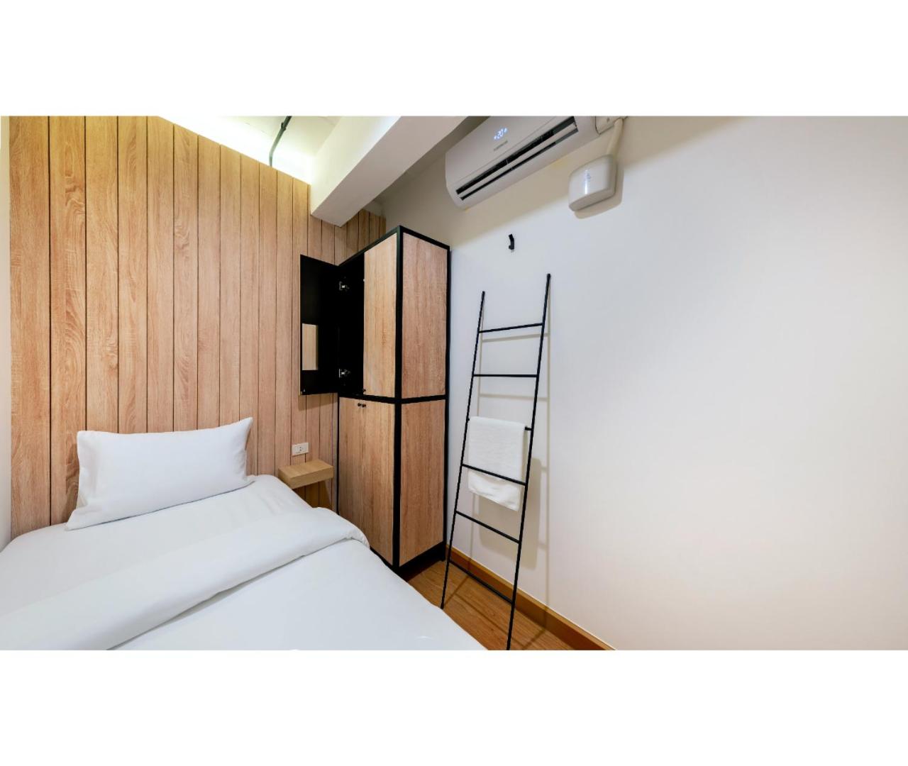 Siam Subway Hostel and Café