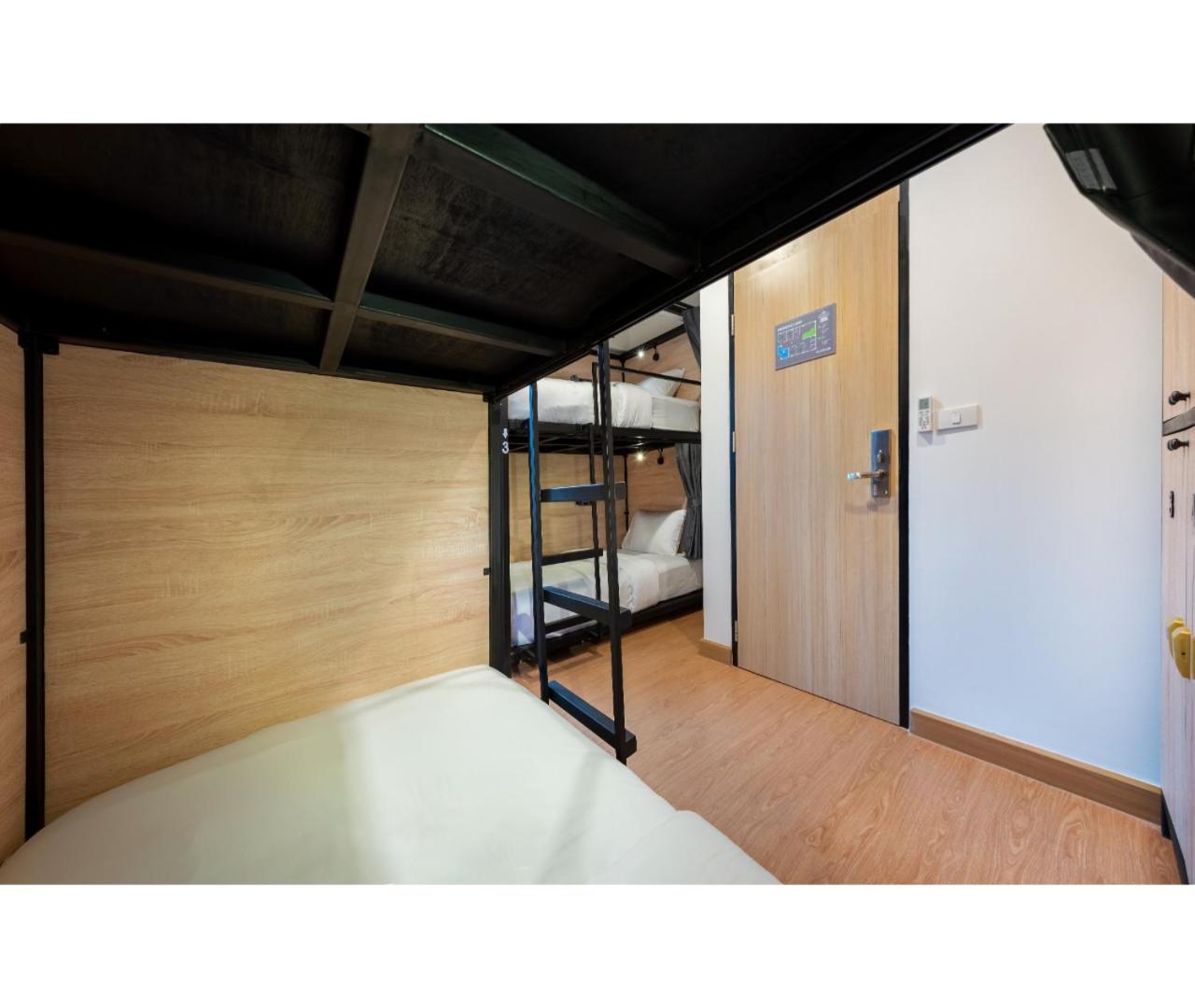 Siam Subway Hostel and Café