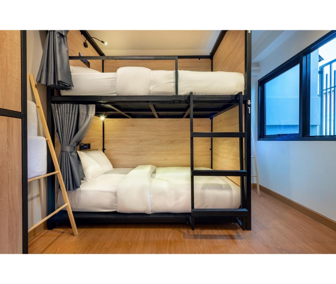 Siam Subway Hostel and Café