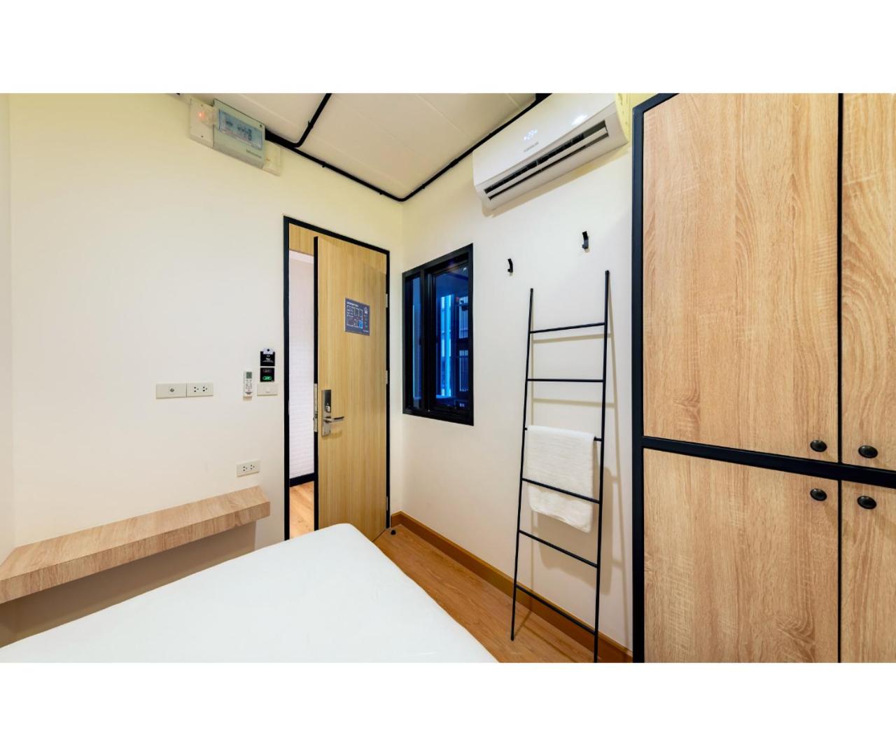 Siam Subway Hostel and Café