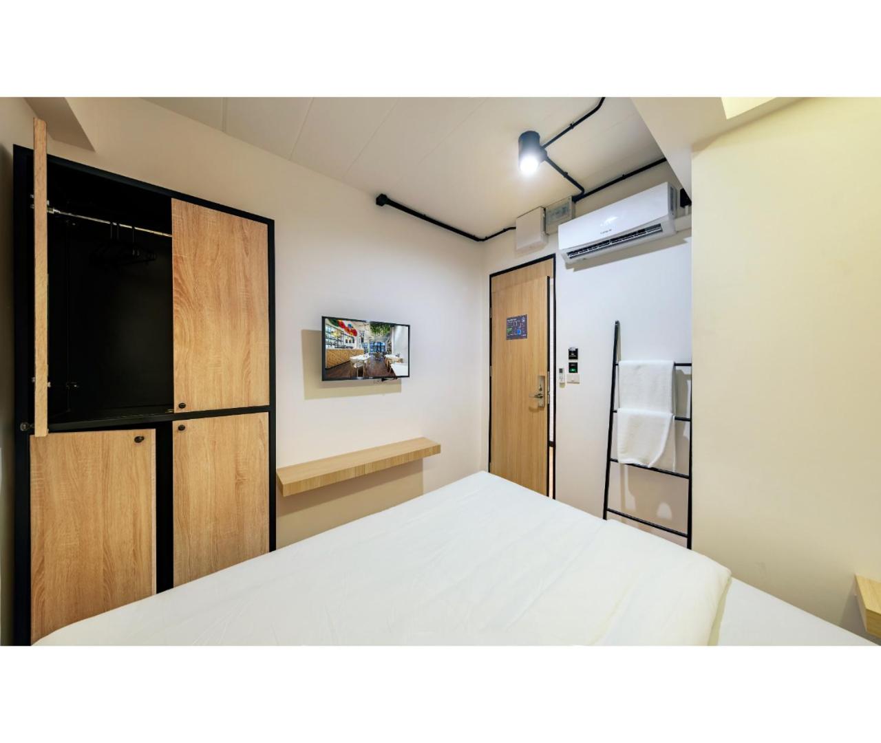 Siam Subway Hostel and Café