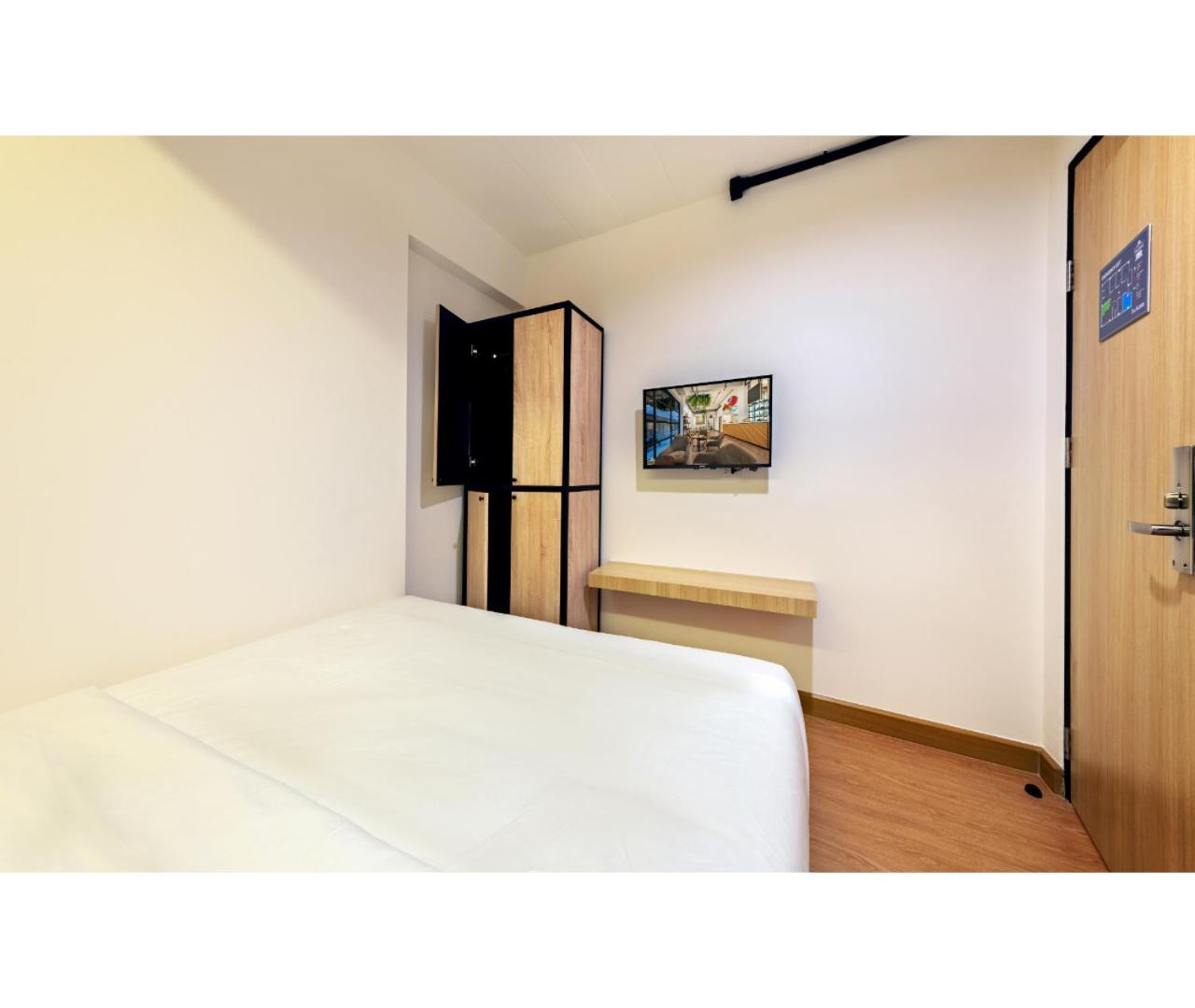 Siam Subway Hostel and Café
