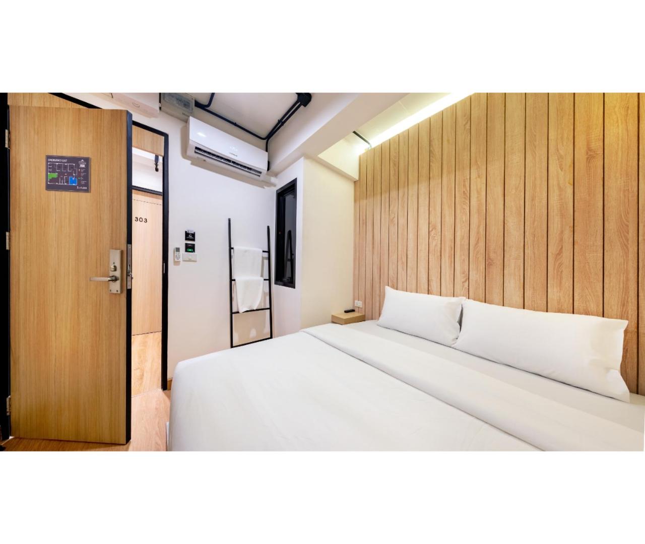 Siam Subway Hostel and Café