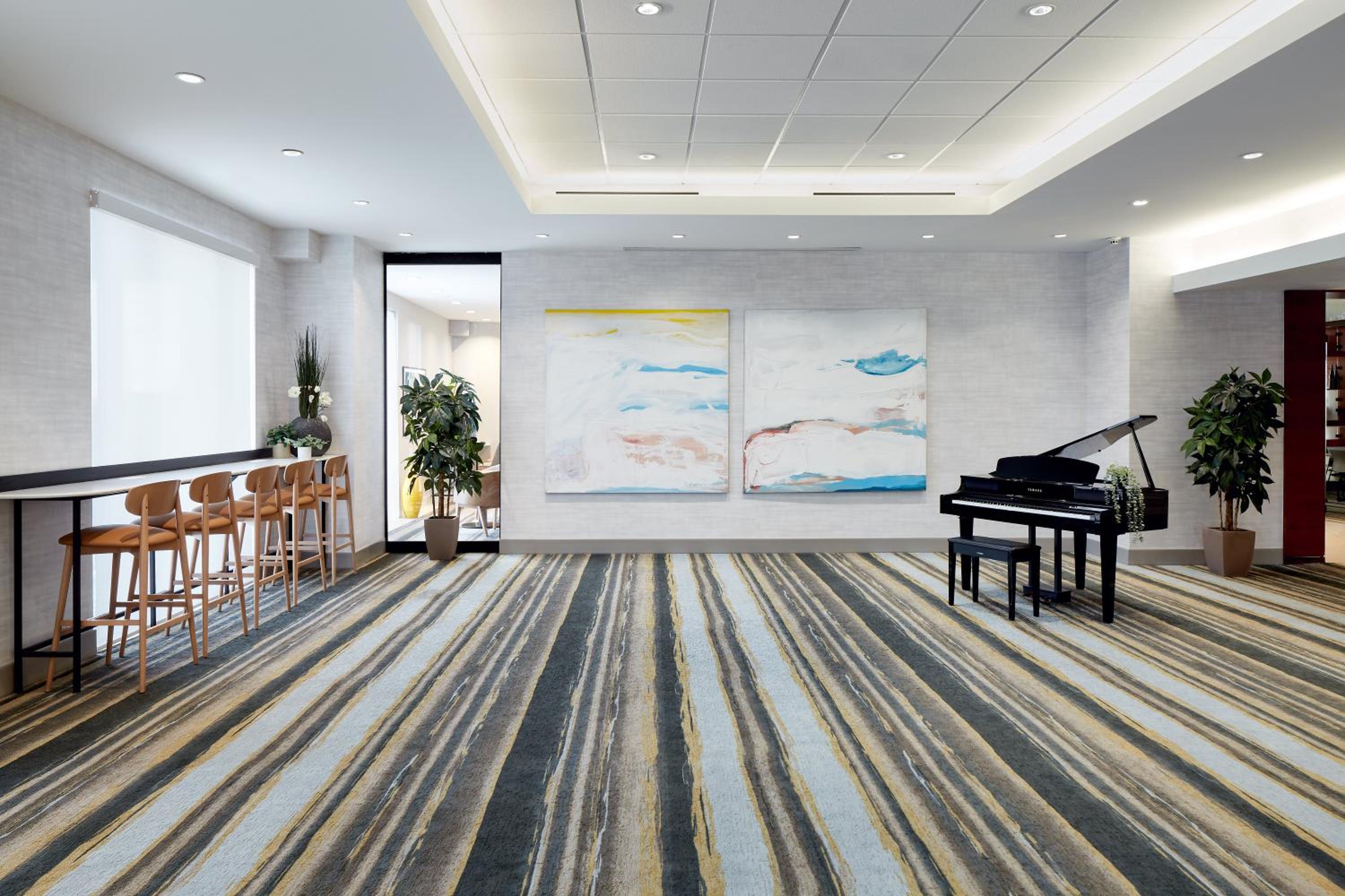 Holiday Inn  Suites Montreal Airport, an IHG Hotel - Property Image 10