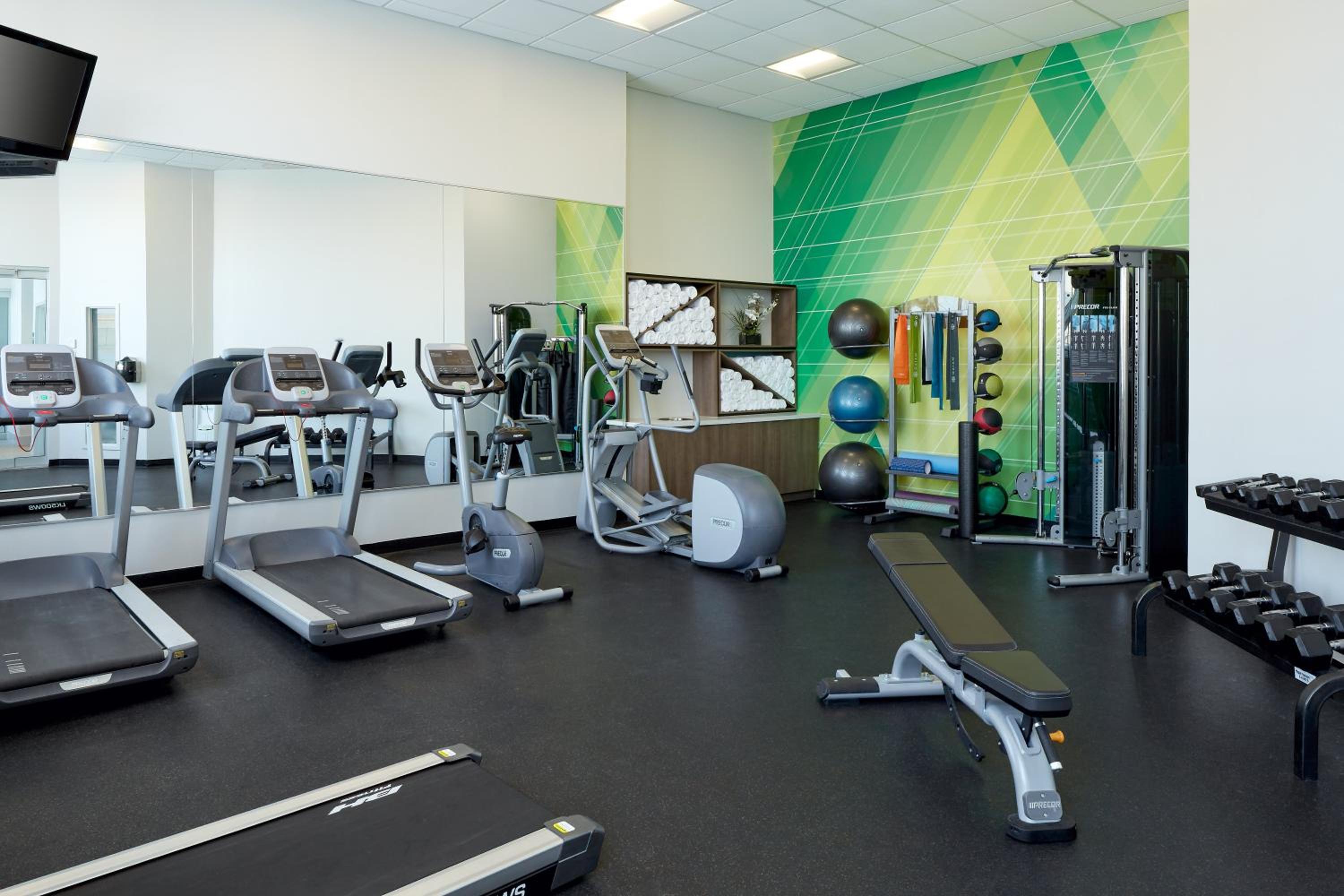 Holiday Inn  Suites Montreal Airport, an IHG Hotel - Property Image 8