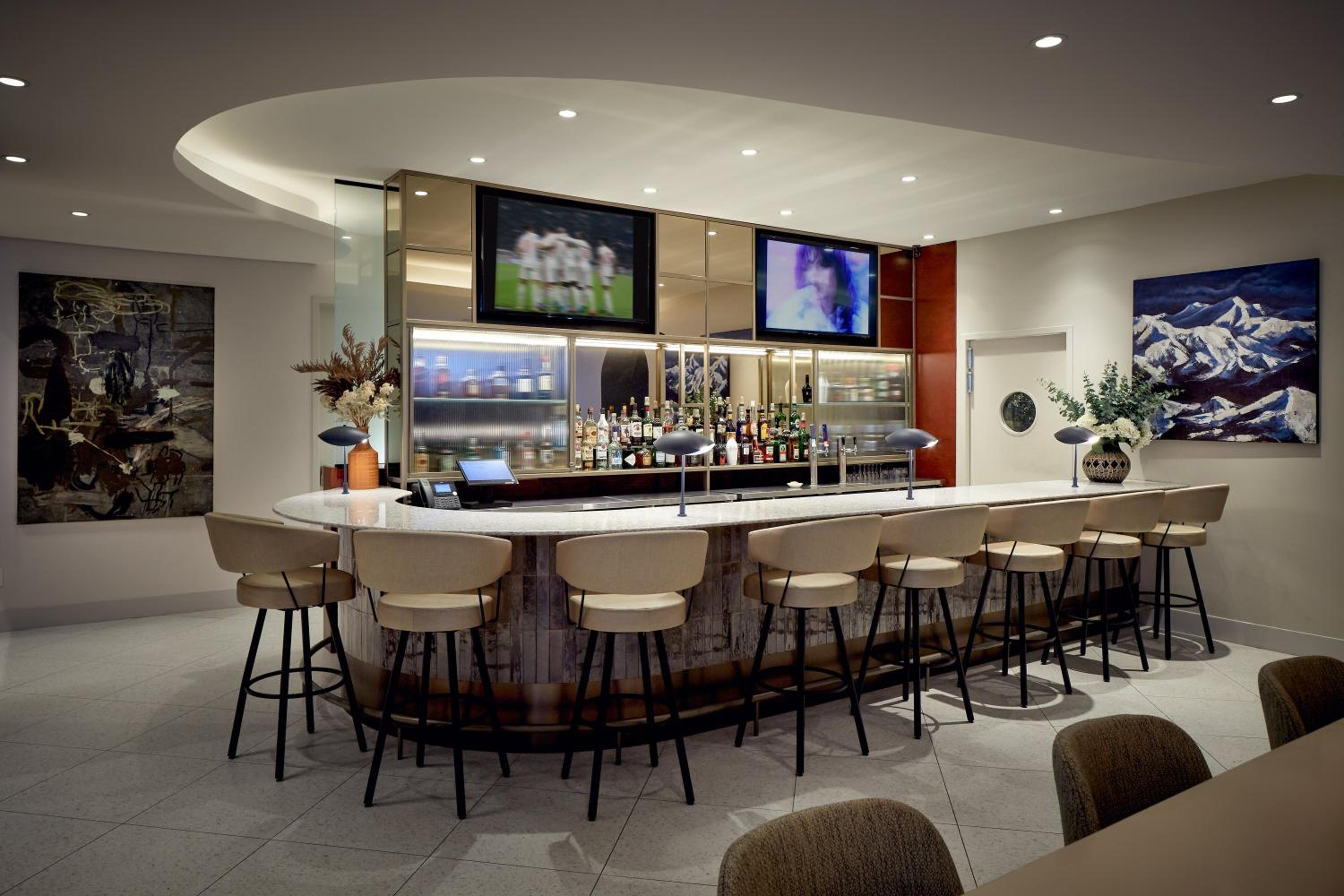 Holiday Inn  Suites Montreal Airport, an IHG Hotel - Property Image 7
