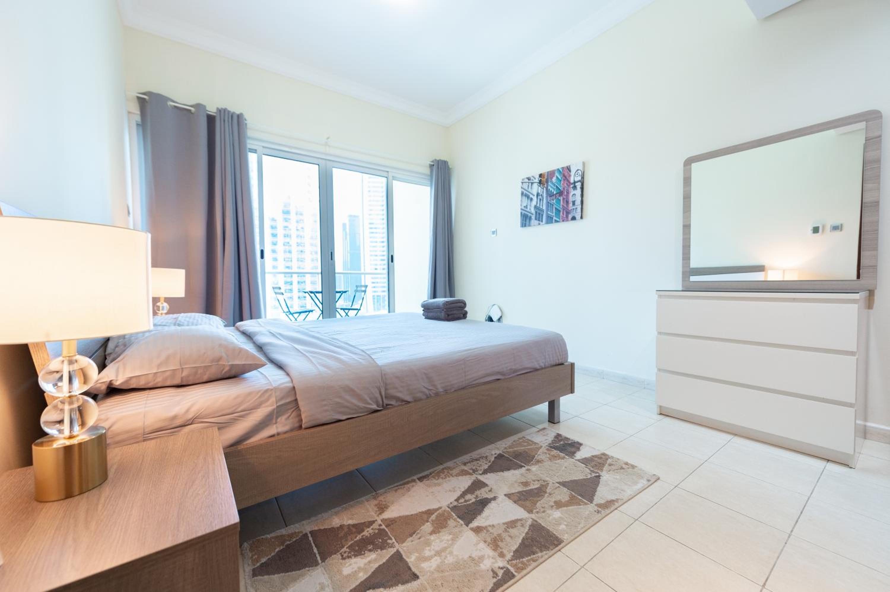 Elegant and spacious 1bed with 2 balconies in JLT - LAKV