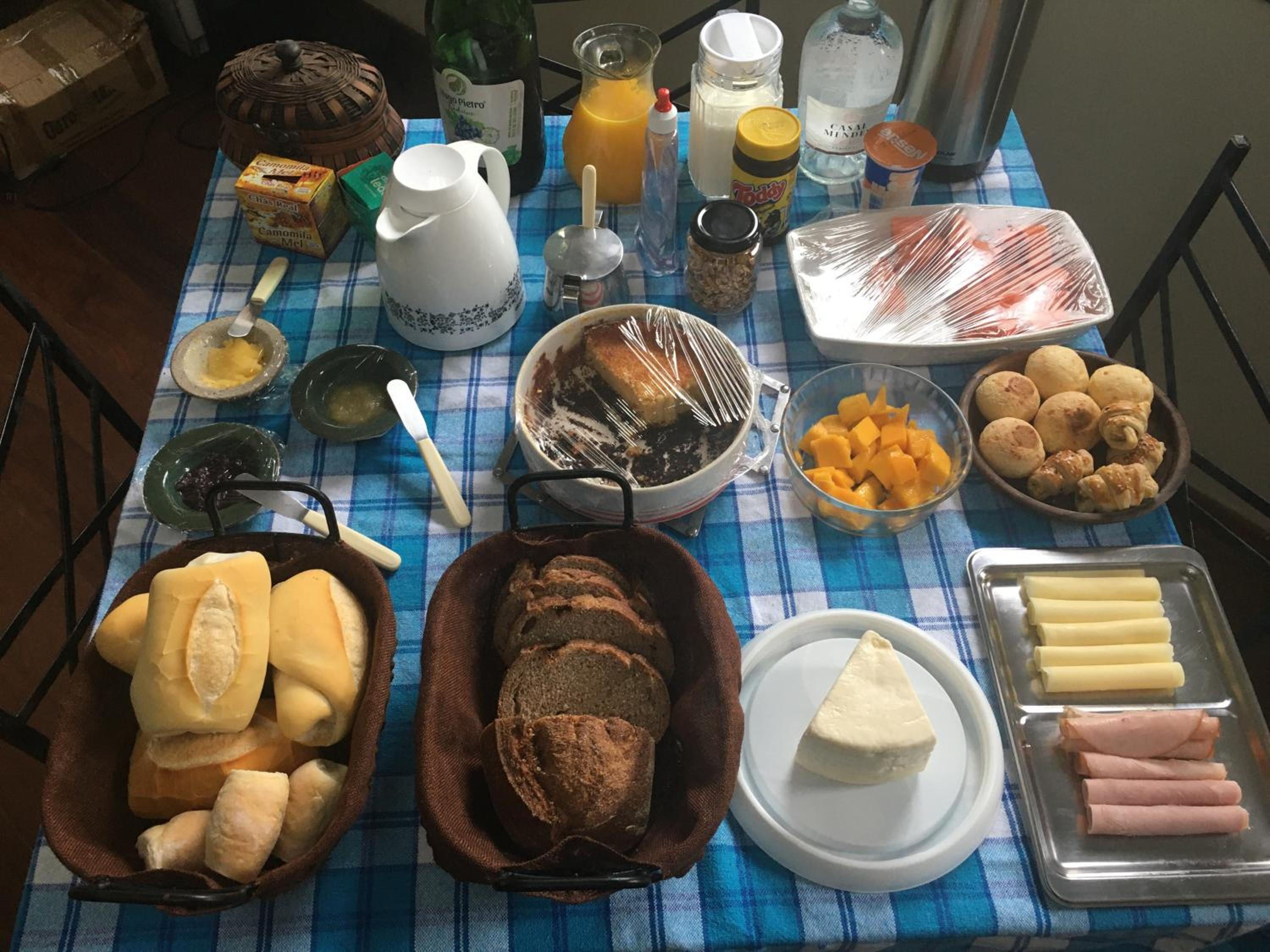 CASA RAIZ cama, café e prosa
