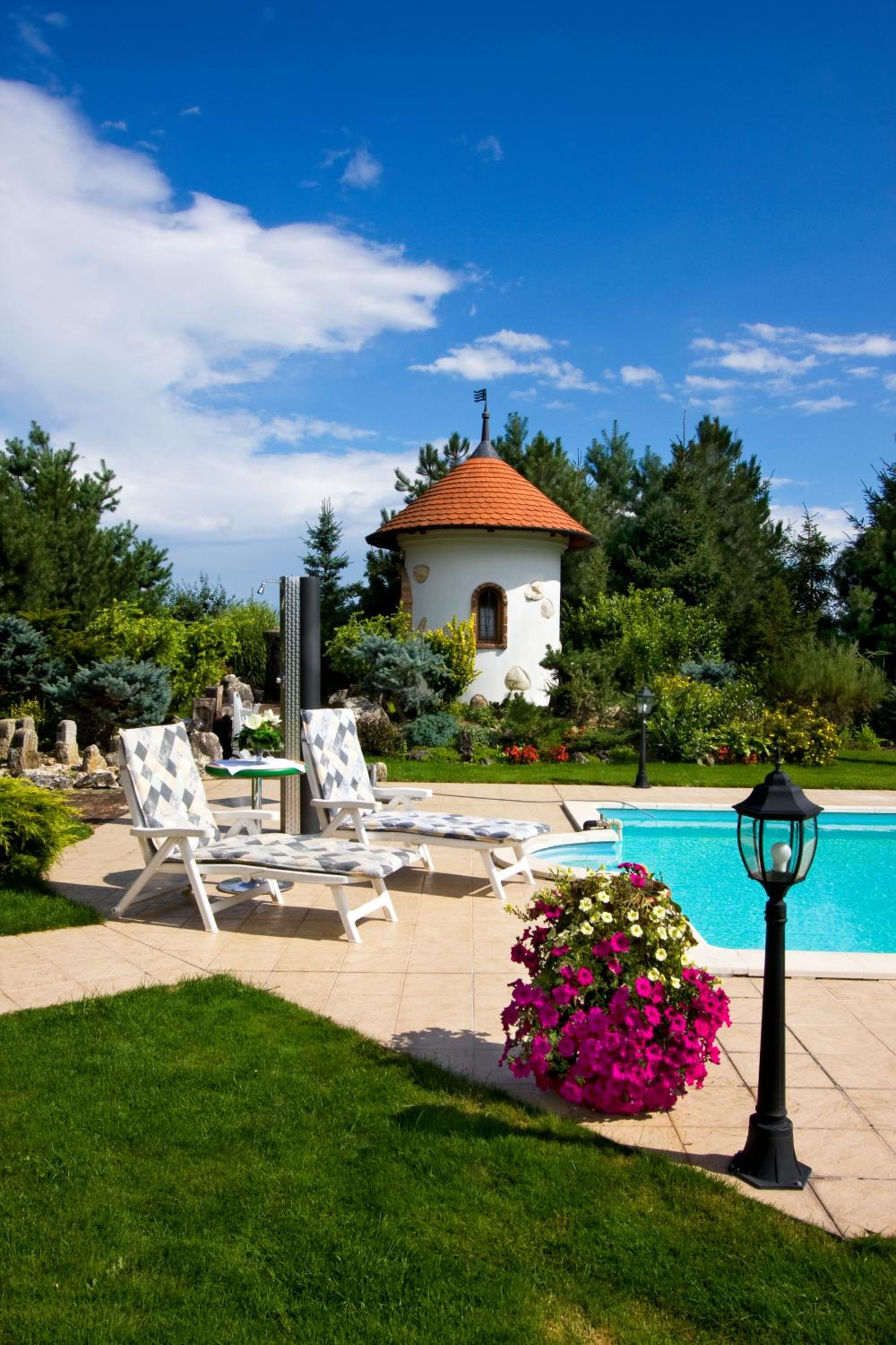 swimming pool