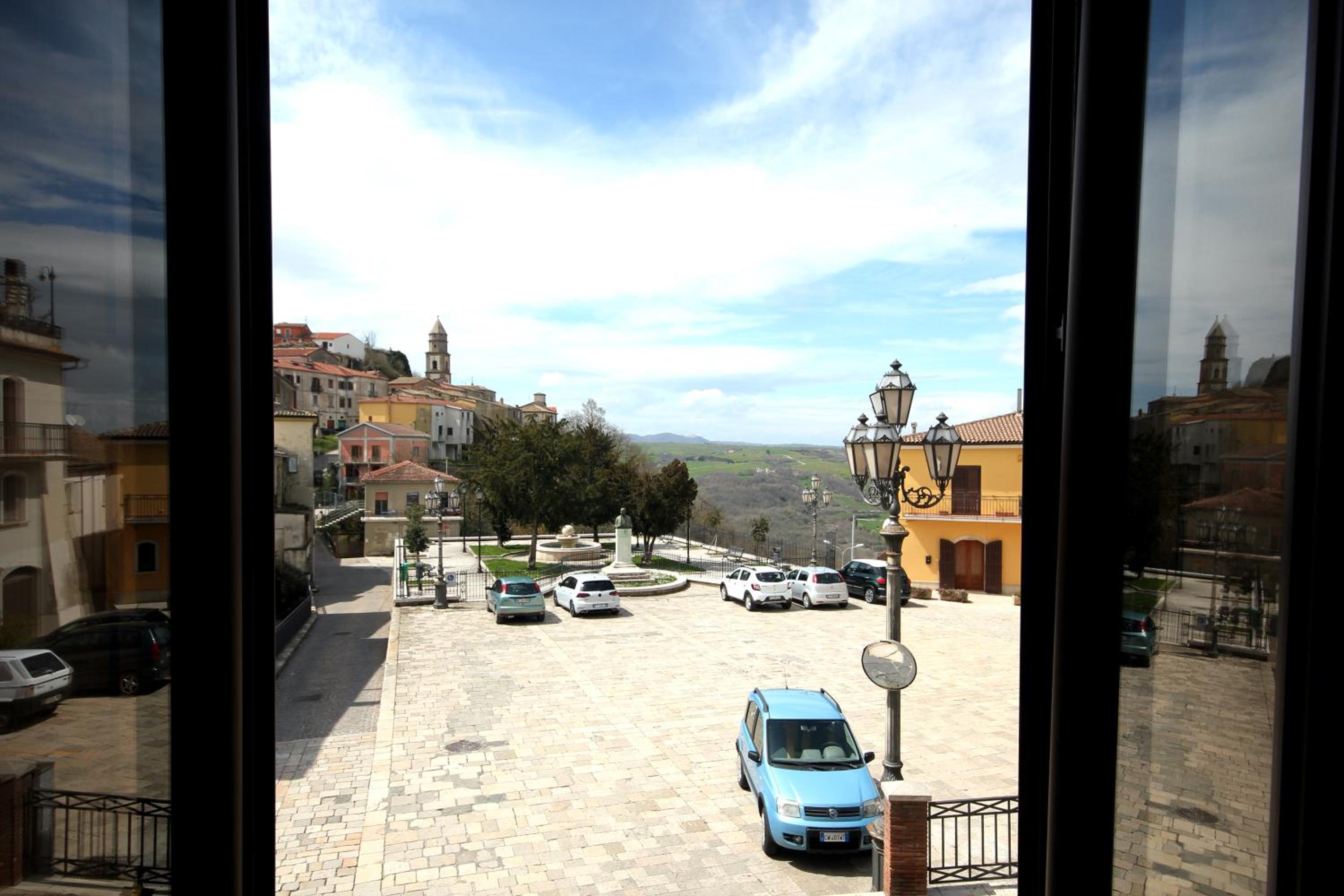 Photo 12