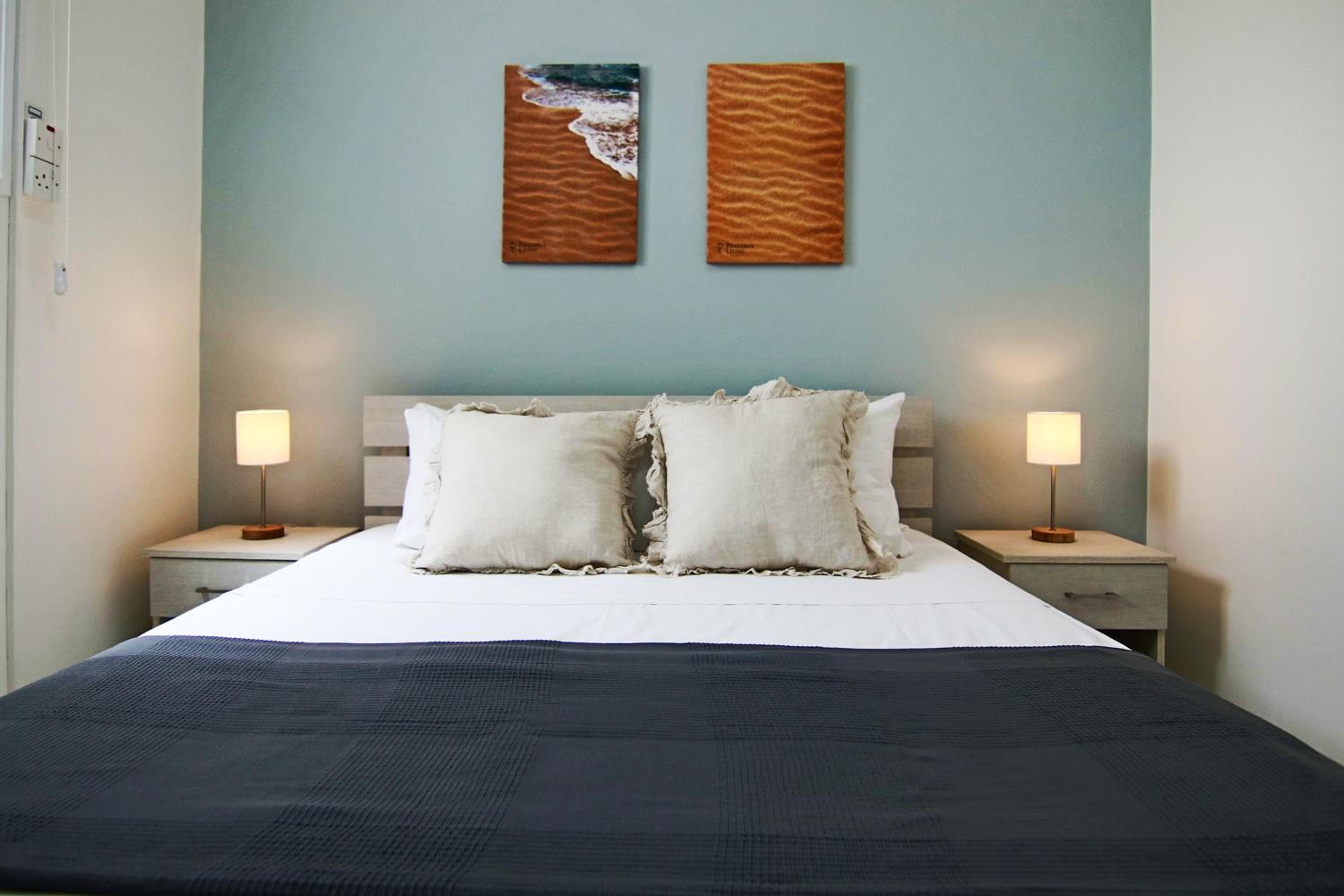Phaedrus Living: City View Fountain Court 113 view 5