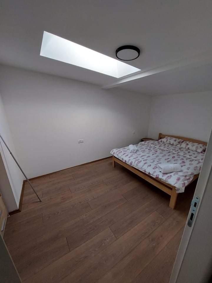 Kostas Duplex