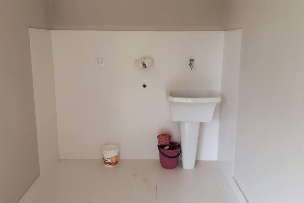 Casa com varanda, ar condicionado pet friendly